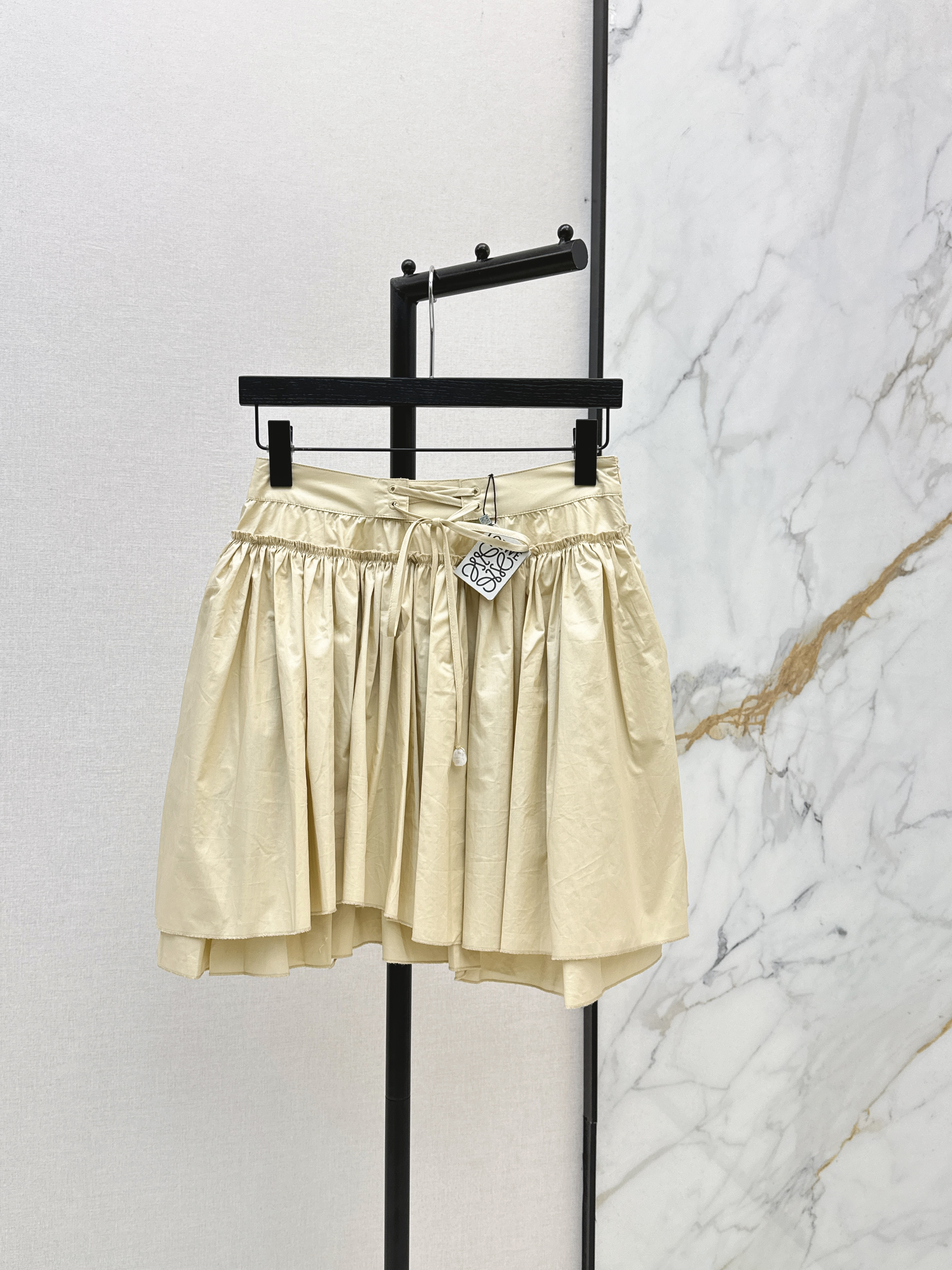 Loe 26ss ruffle mini skirt