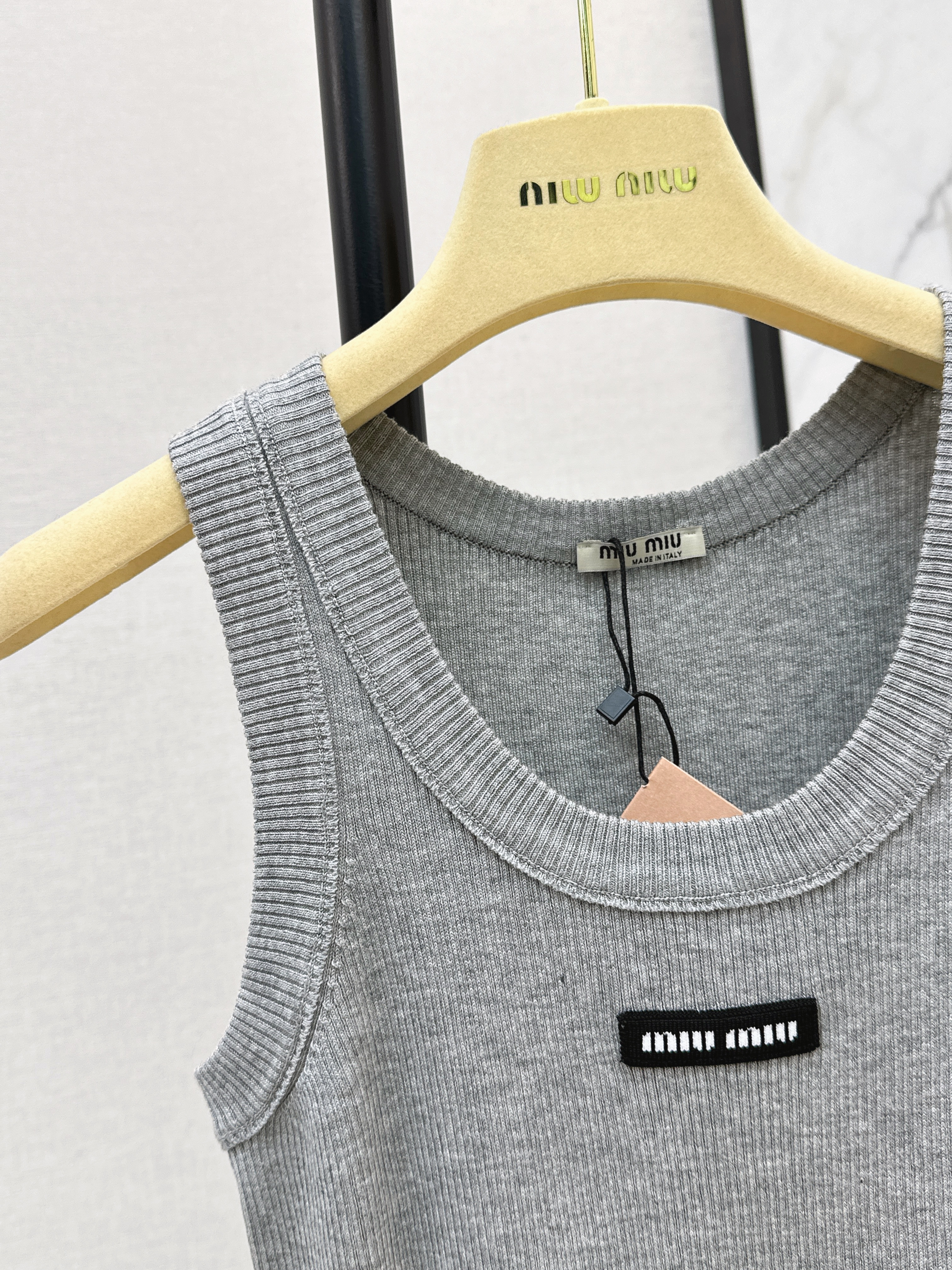 Miu 26ss sleeveless vest