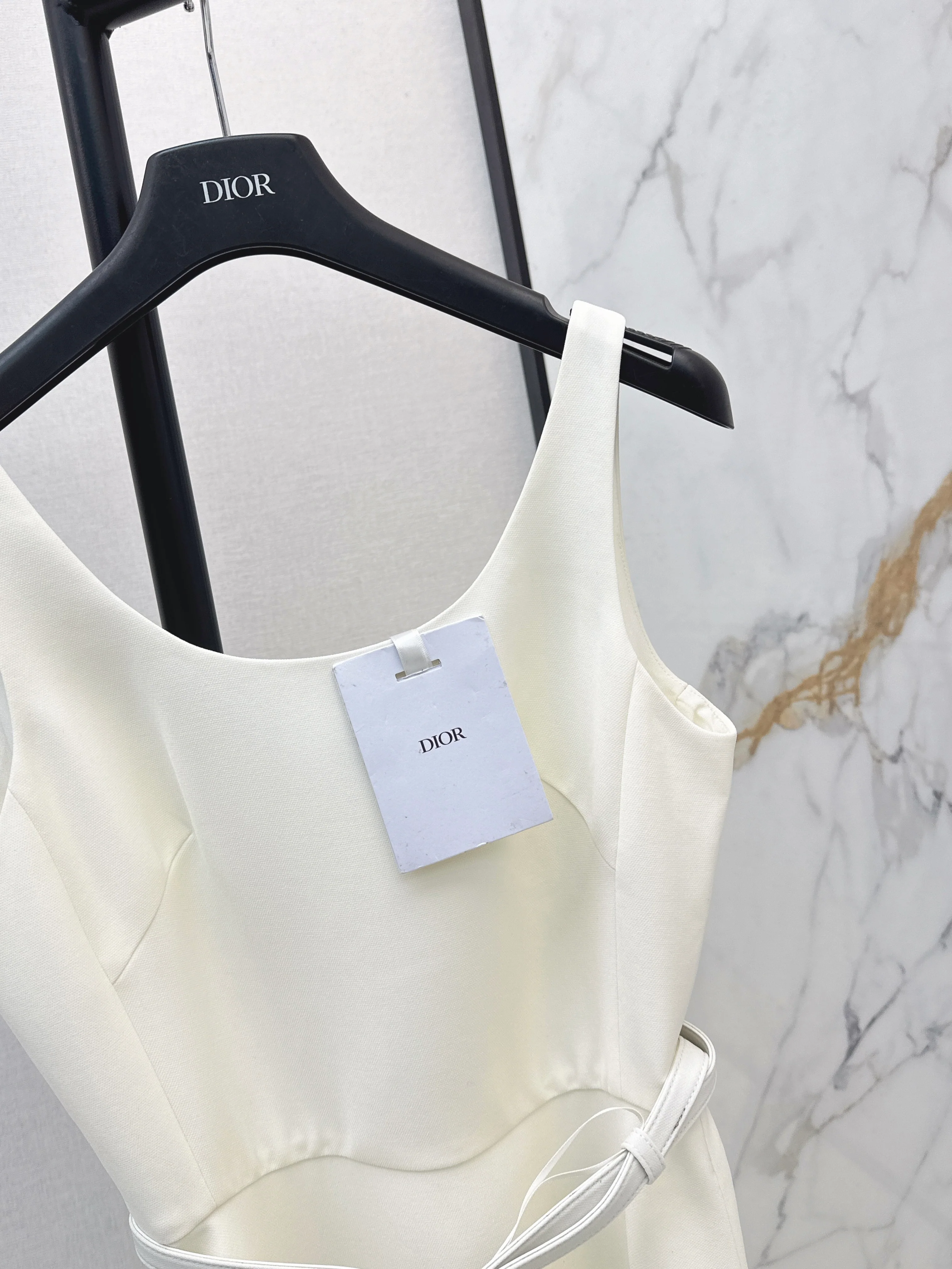 CD 26ss classic sleeveless belted dress