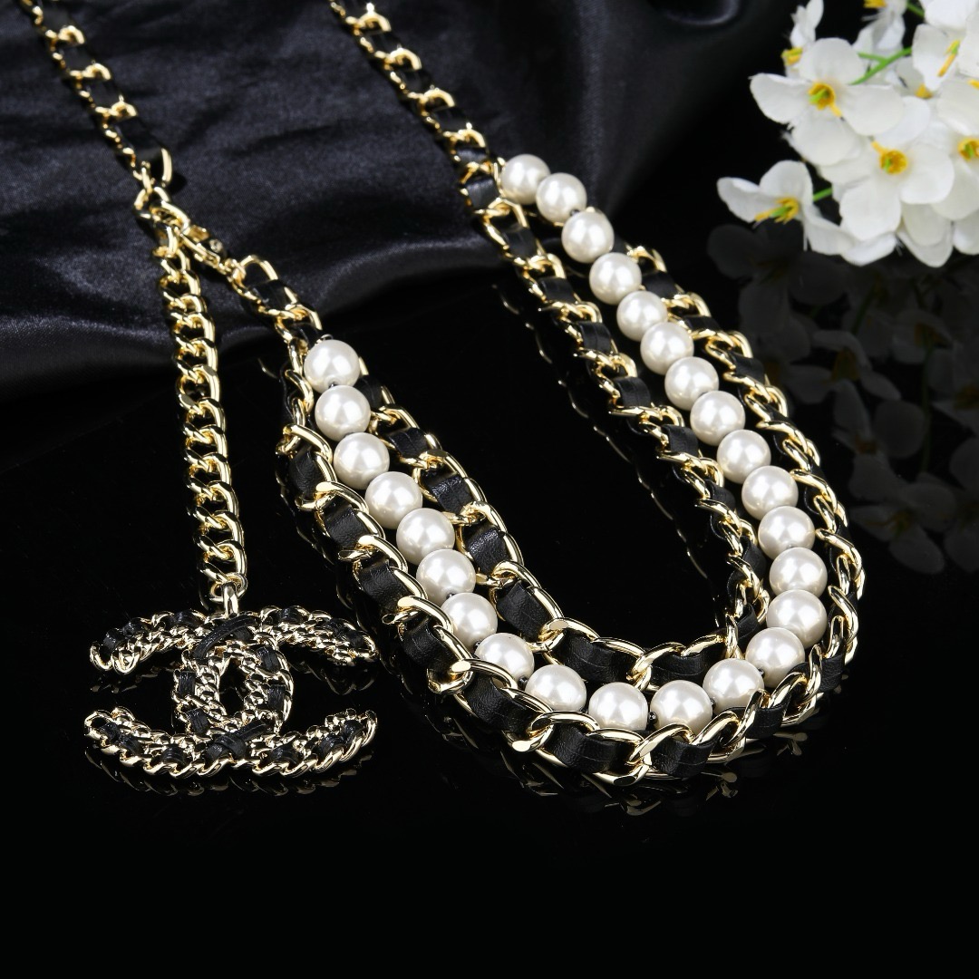 Black and Gold Pearl Chain Belt