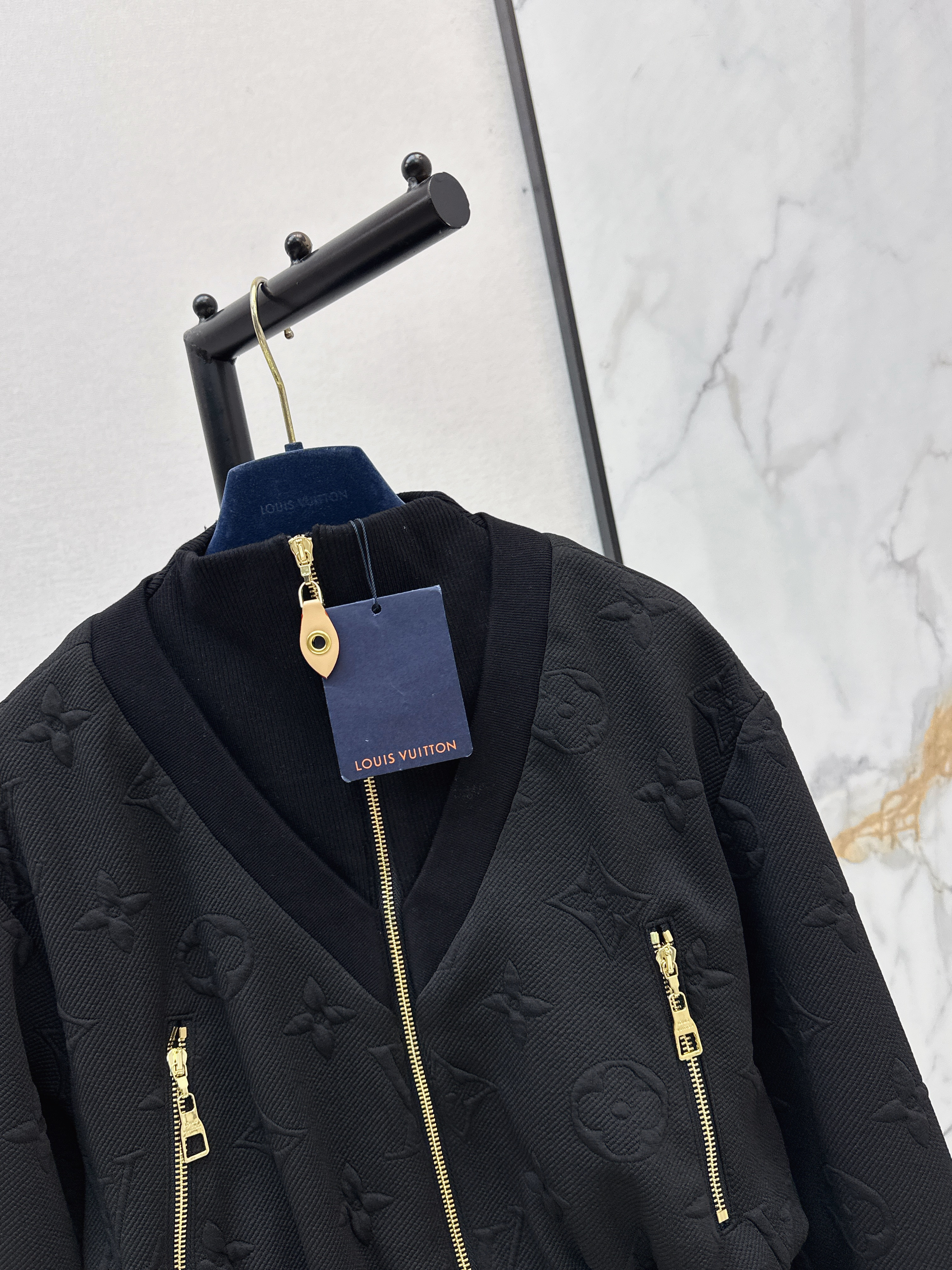 Loui 26ss embossed zip-up peplum jacket