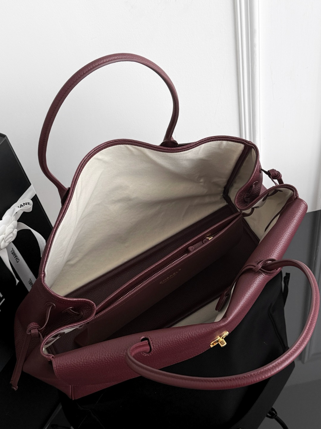 Chan 26S large tote bag