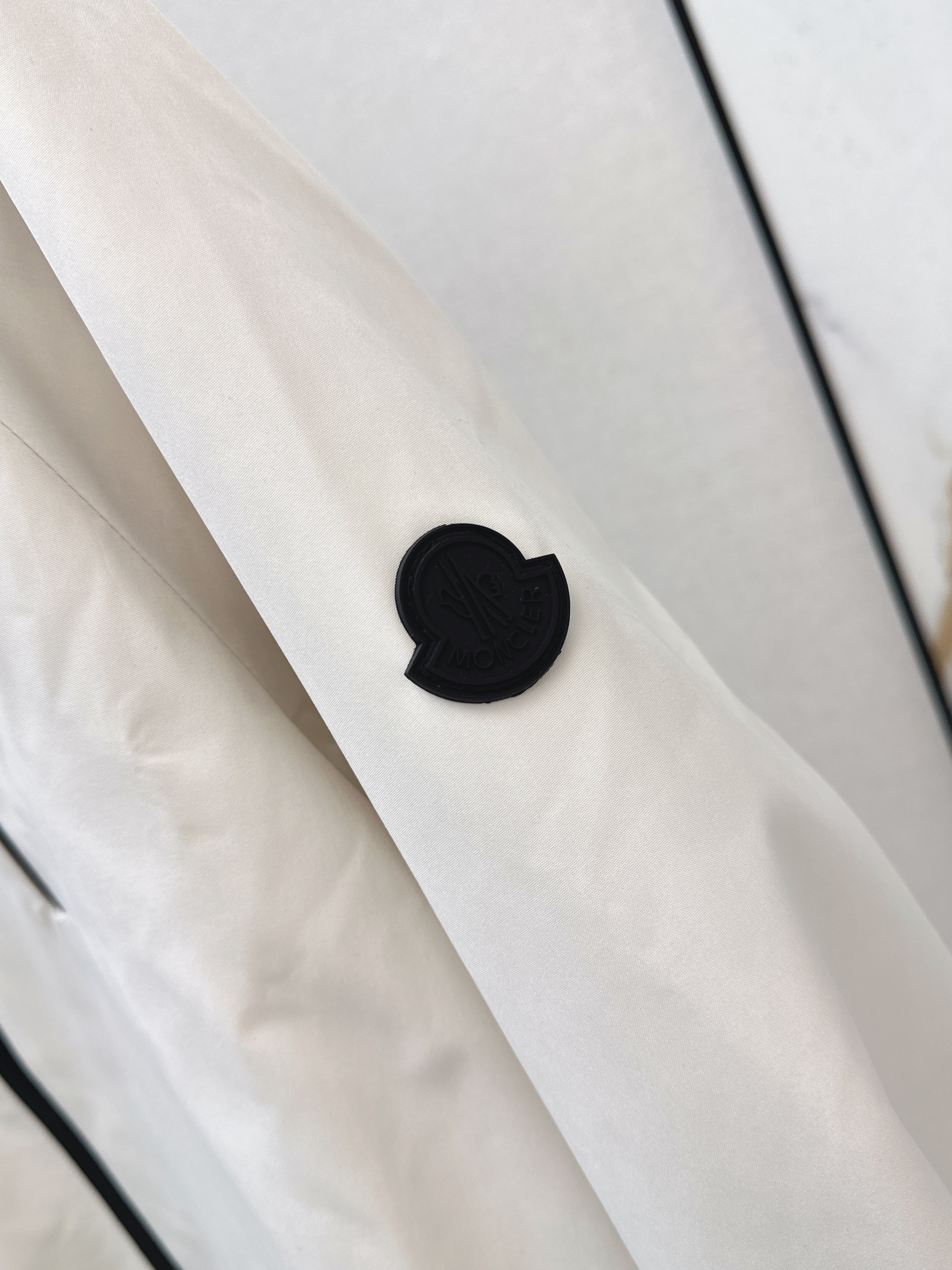 Monc 26ss hooded windbreaker