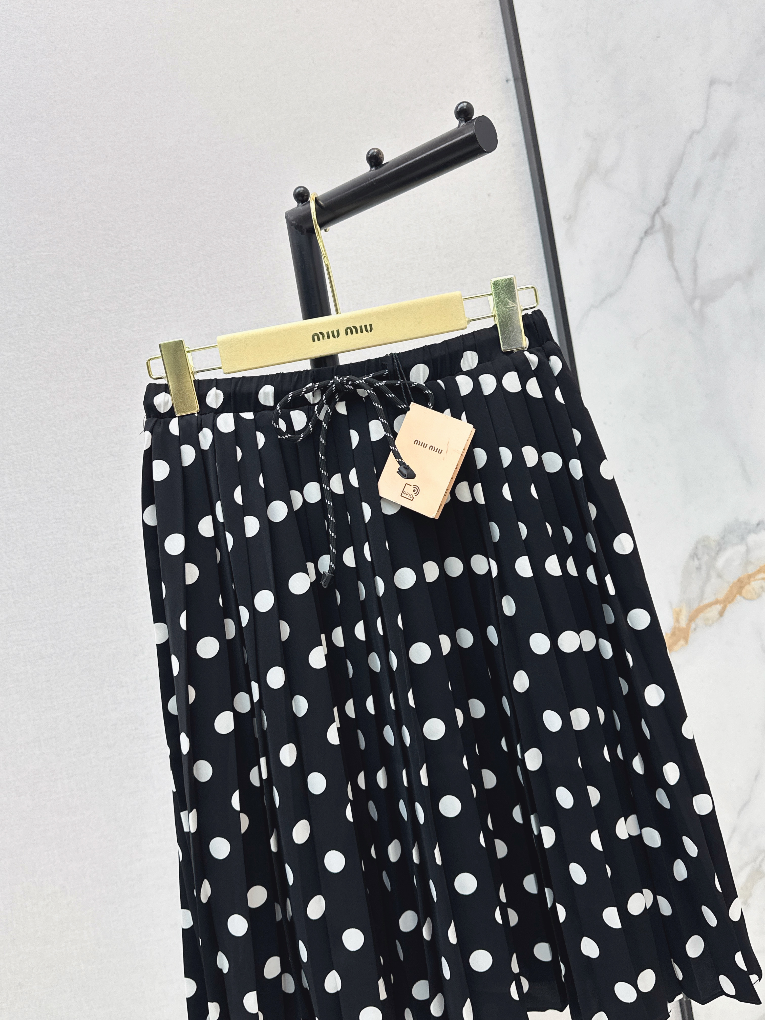 Miu 26ss polka dots pleated skirt