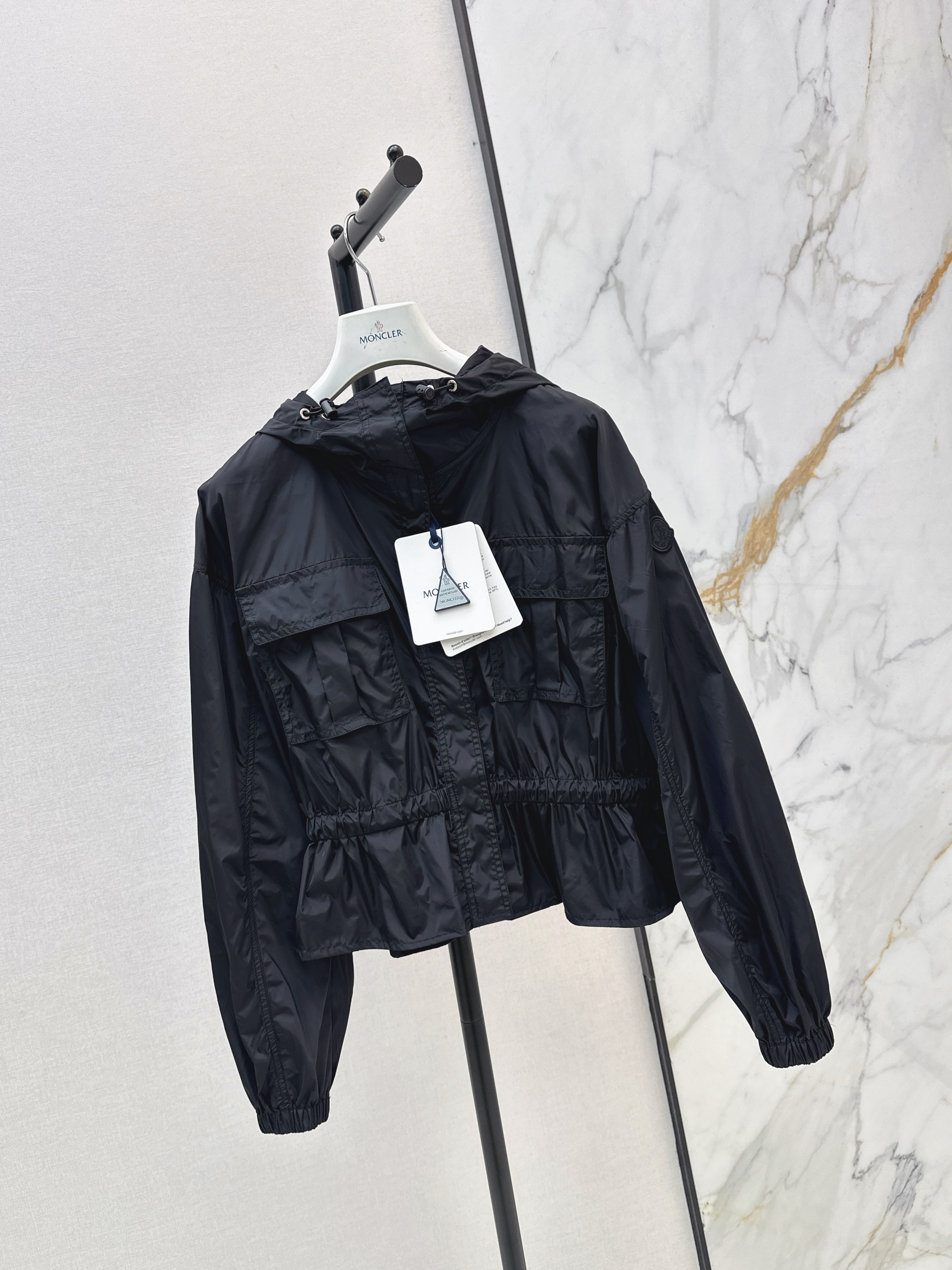 Monc 26ss hodded windbreaker