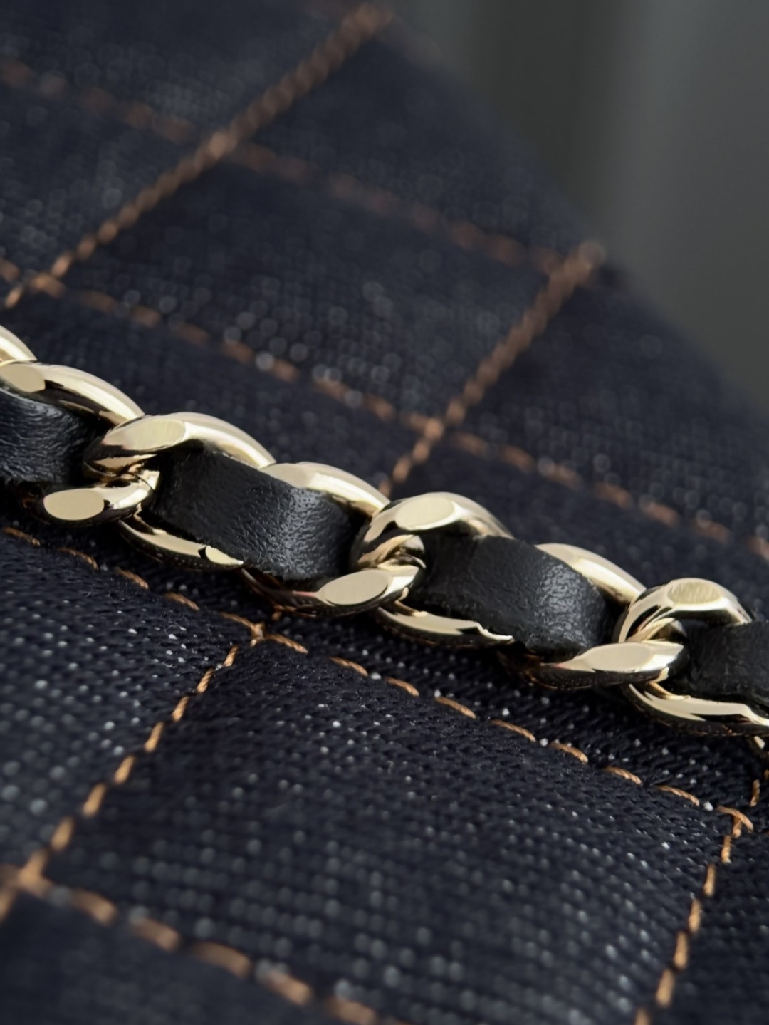 Chan 26P lp denim clutch with chain