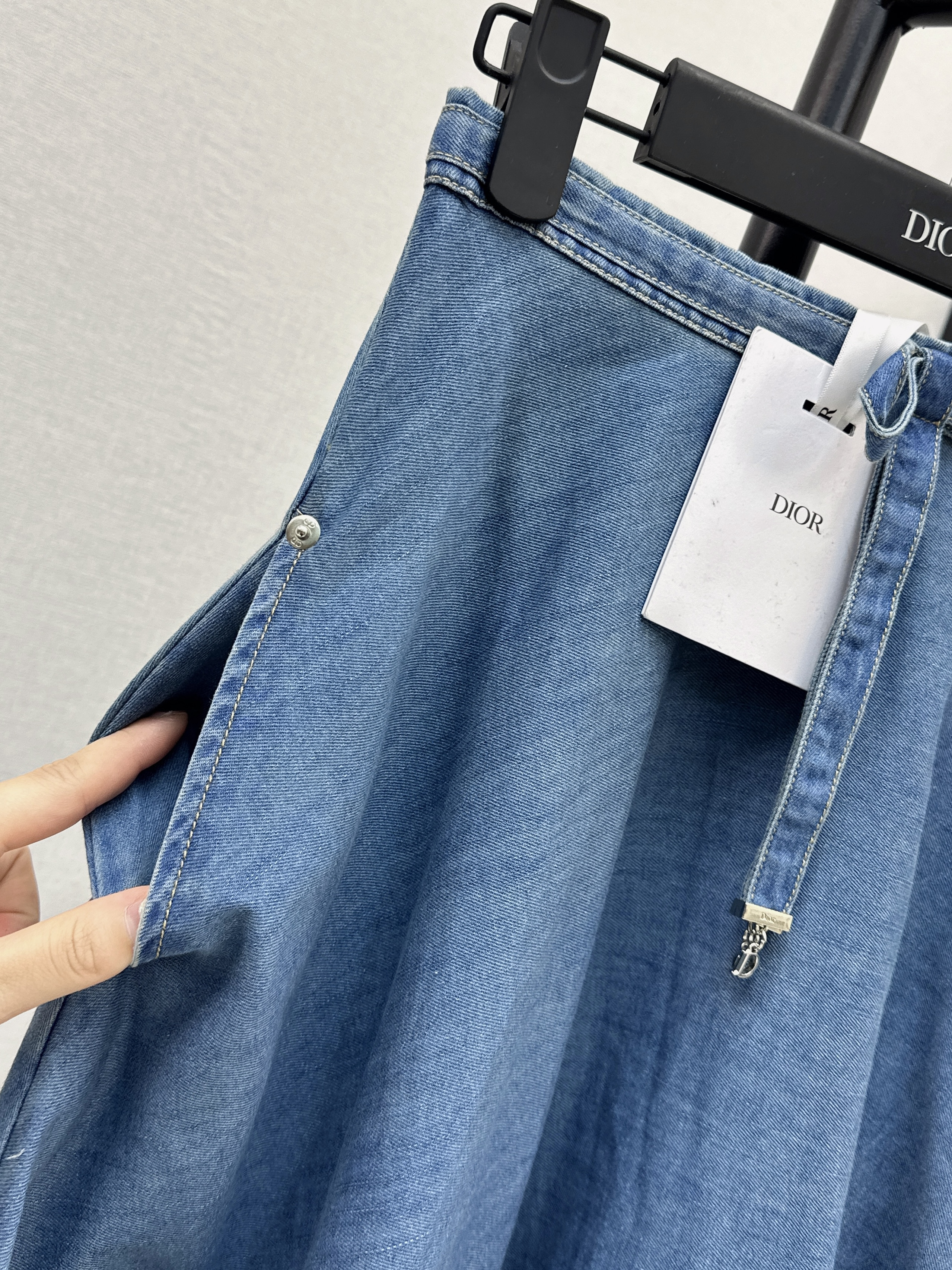 CD 26ss pleated denim skirt