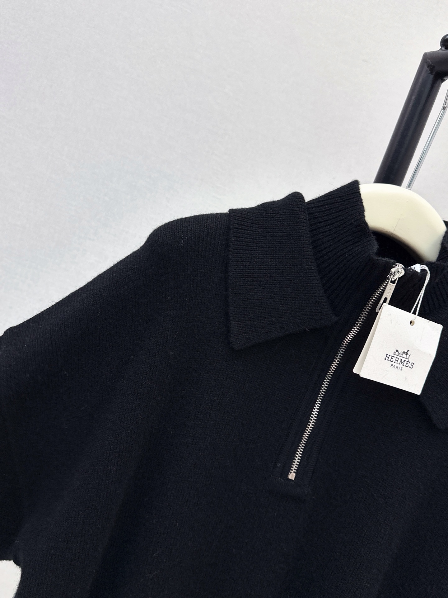 Her 26ss cashmere sweater