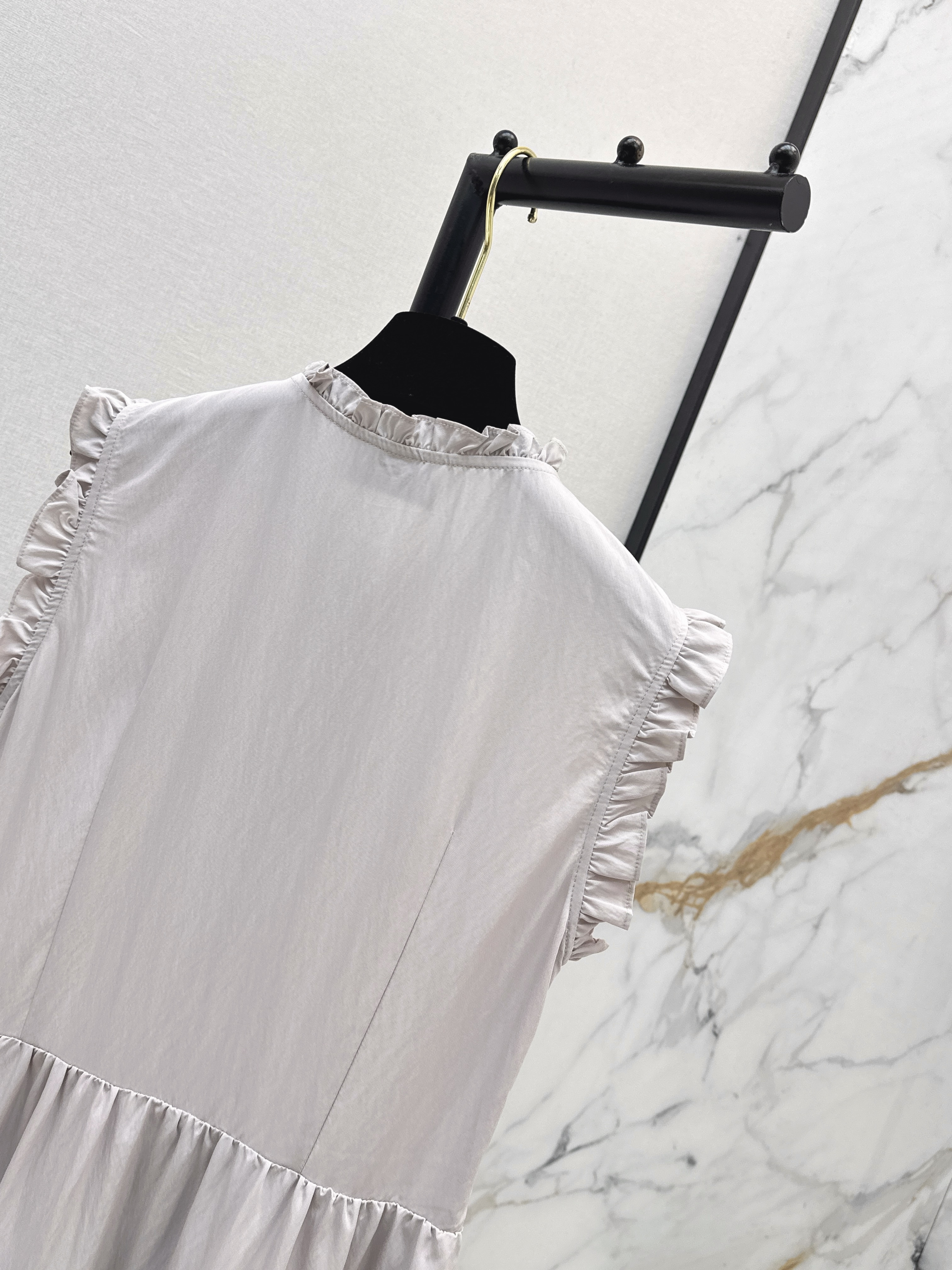Chan 26ss Sleeveless Tiered Ruffle Midi Dress