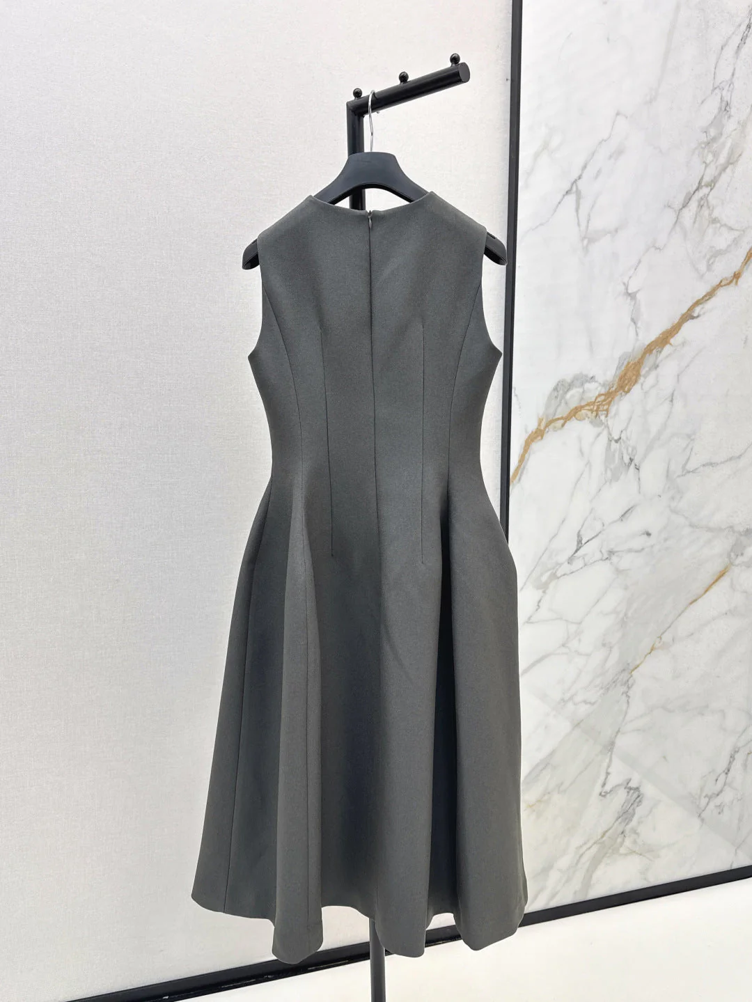 CD 25fw sleeveless dress