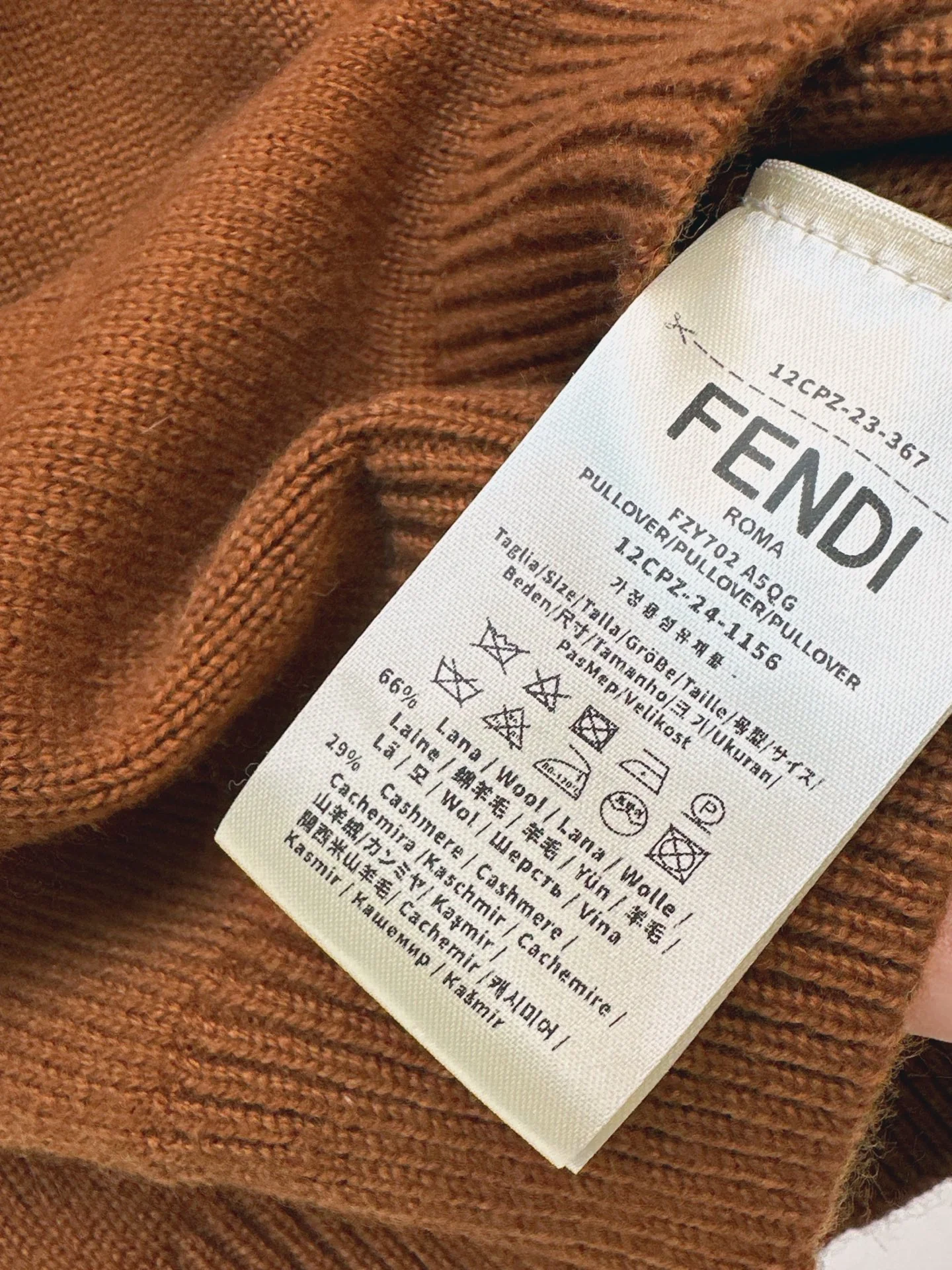 Fend 25fw embroidery sweater
