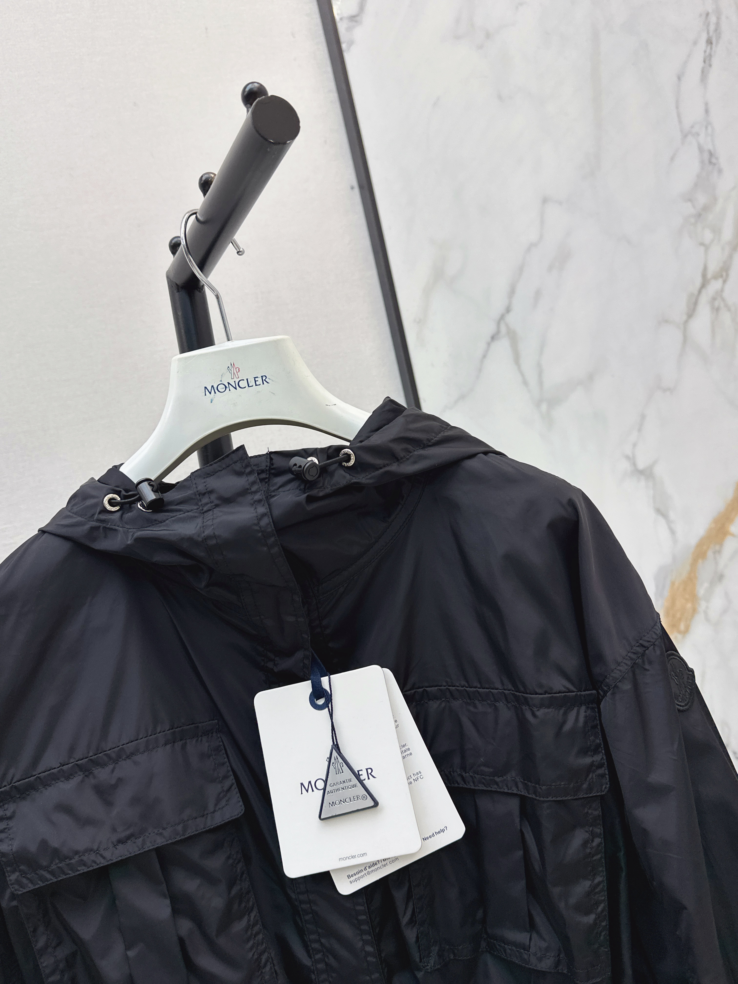 Monc 26ss hodded windbreaker