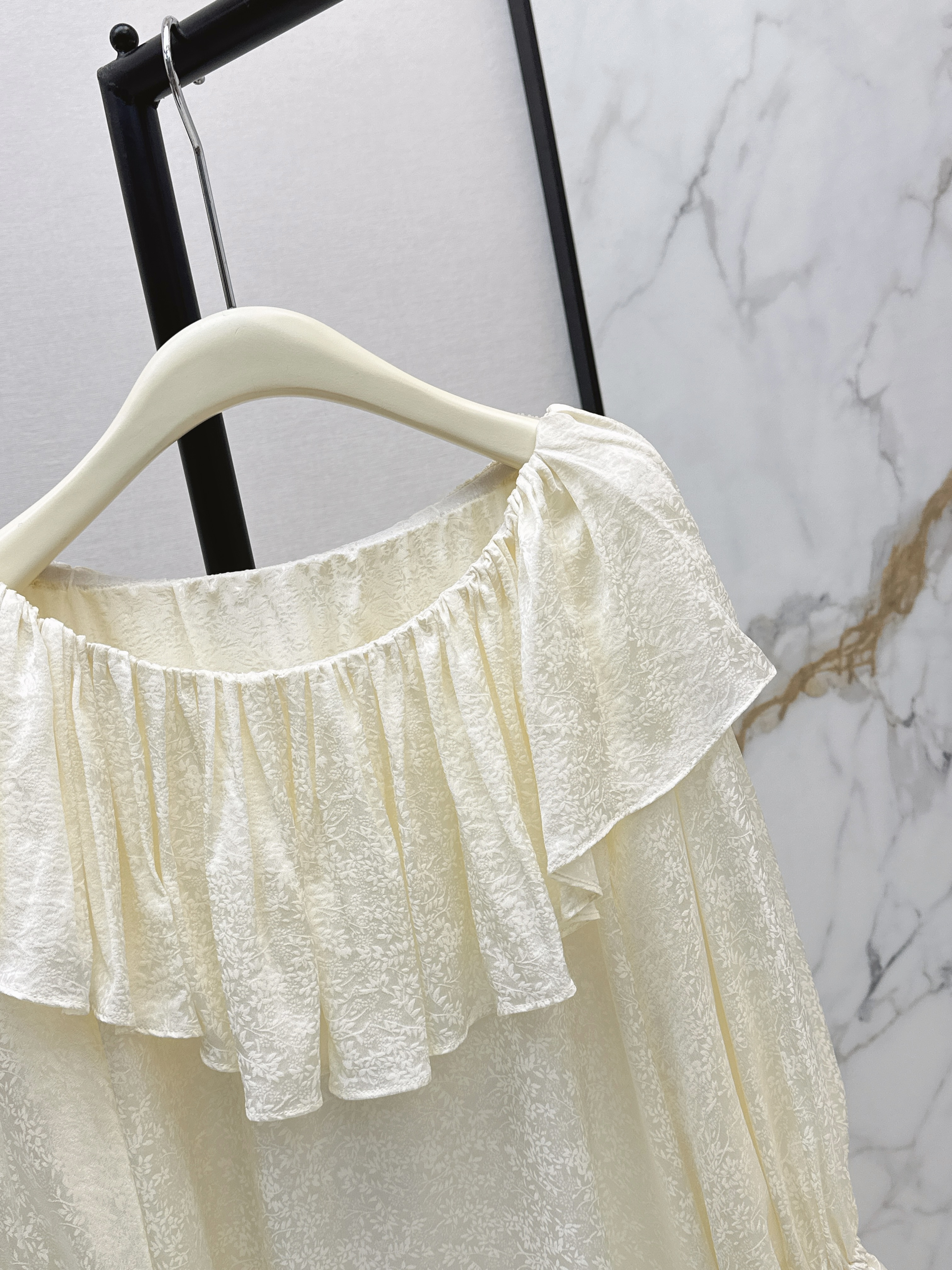 Chol 26ss off shoulder shirt