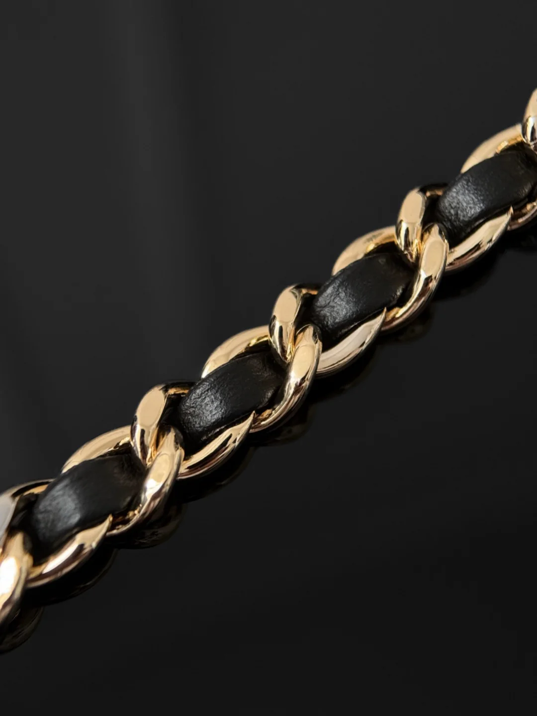 Chan 23K chain shoulder bag