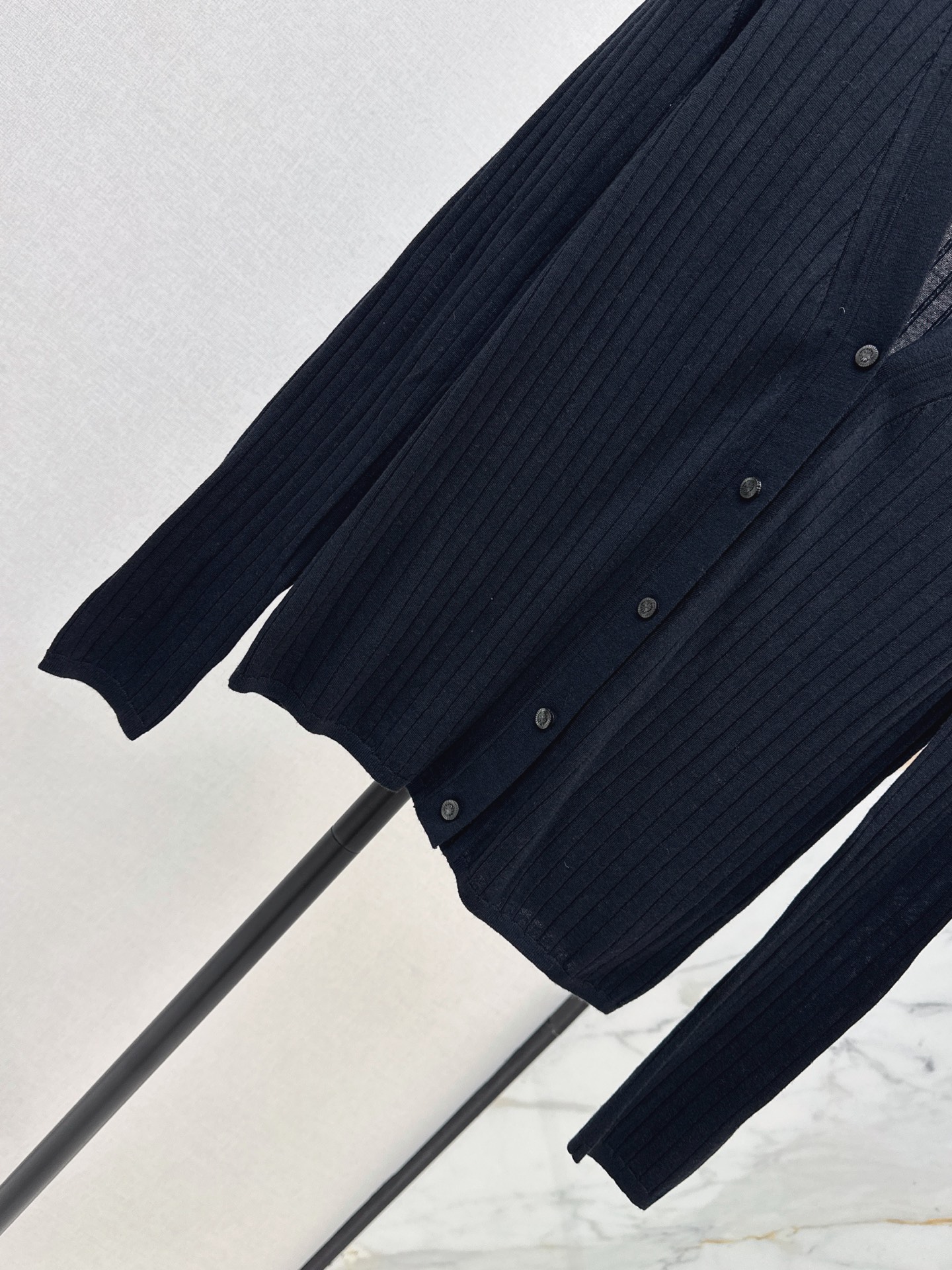 Loui 26ss v-neck knit cardigan