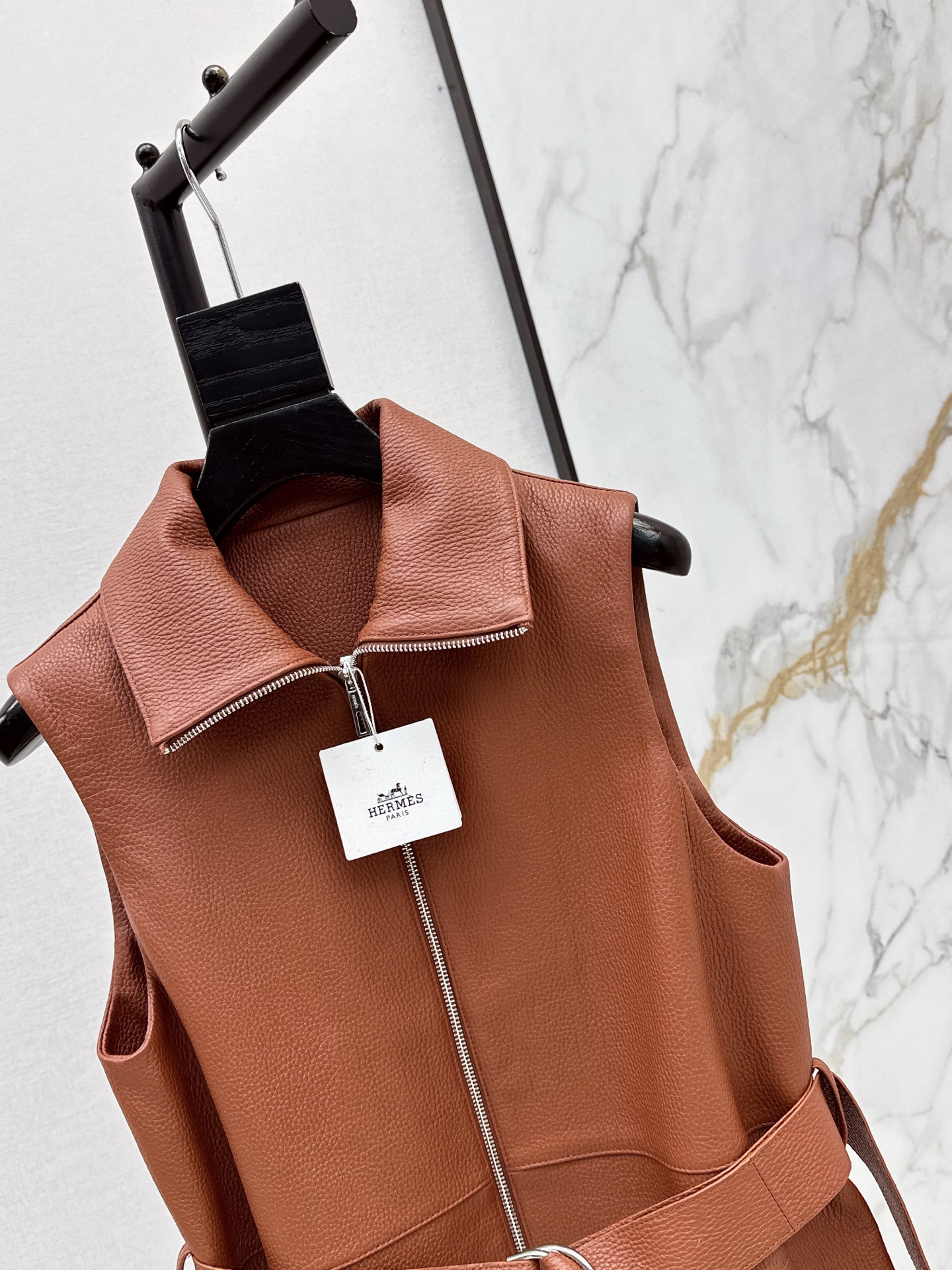 Her 26ss leather vest jacket