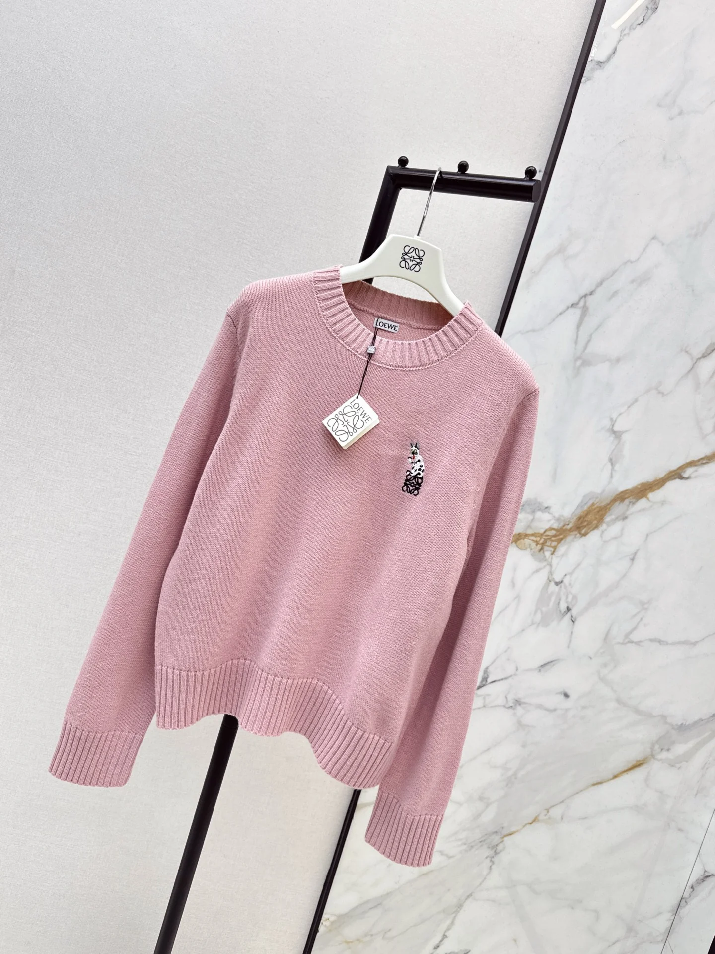 Loe 25fw embroidery sweater