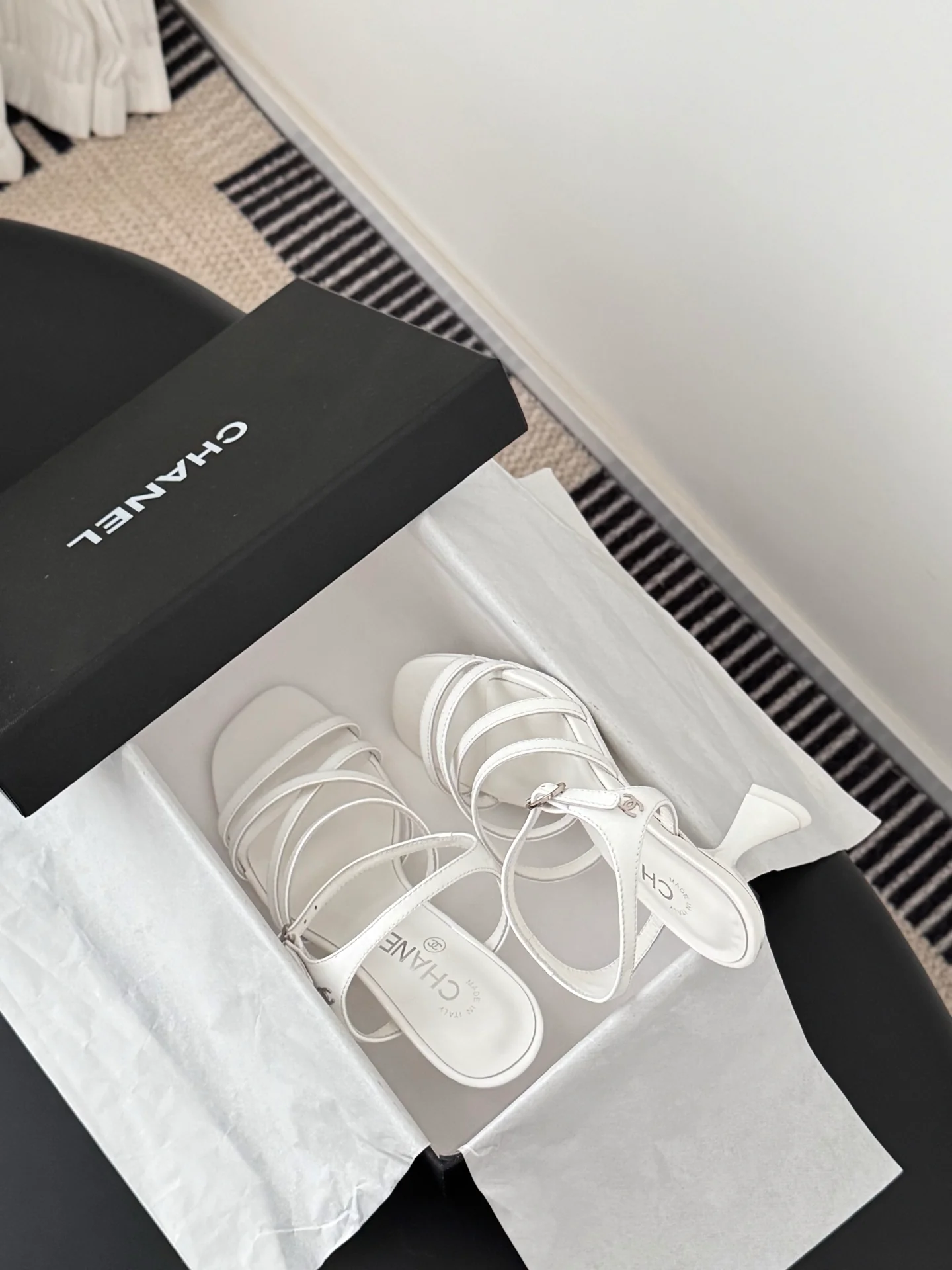 Chan 25fw kitten sandals