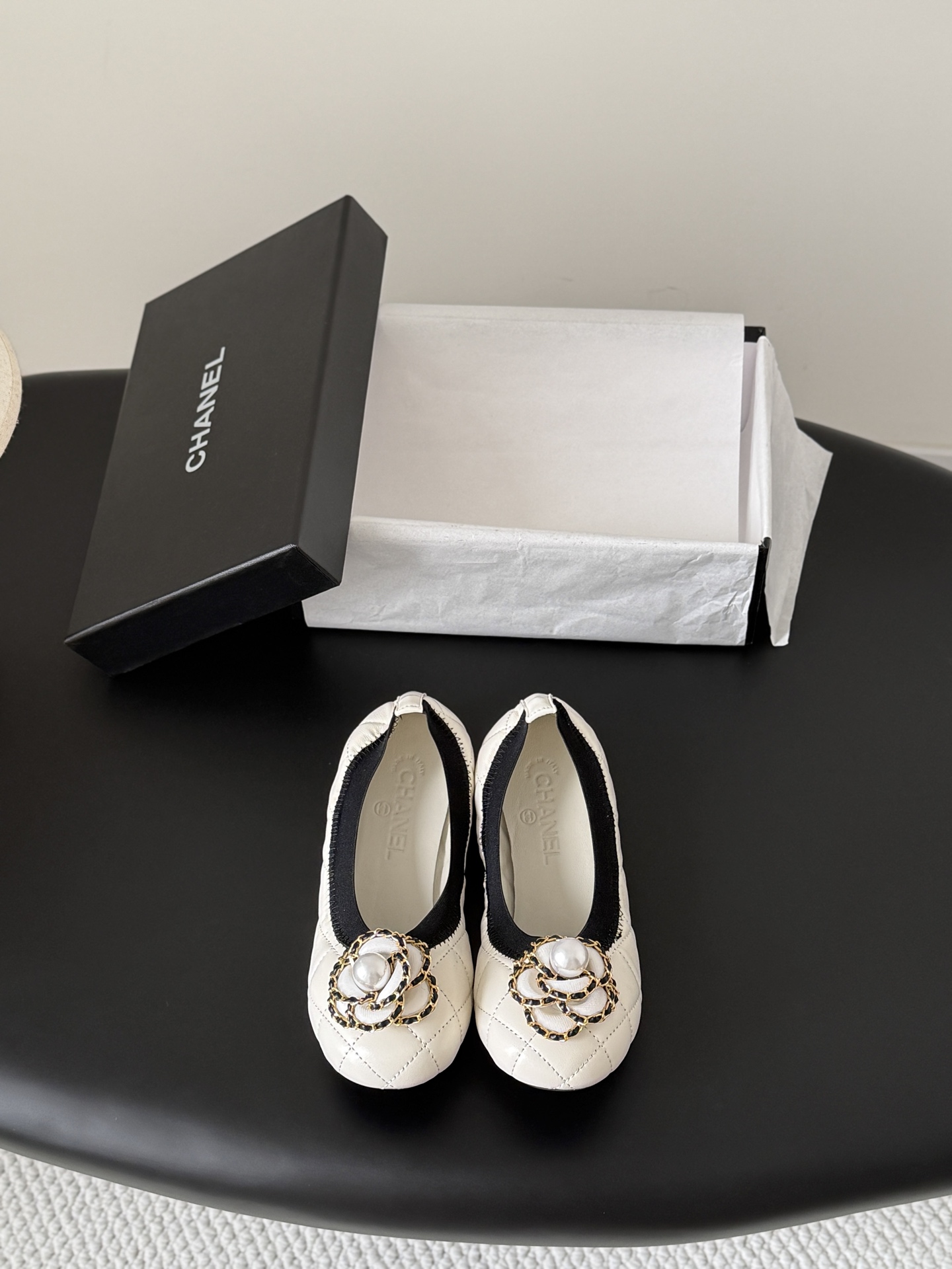 Chan 26ss camellia pumps