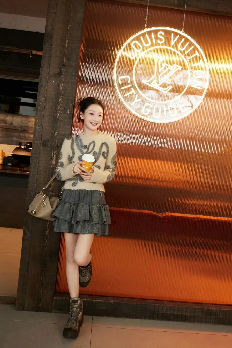 Louis 26ss rosette detail sweater