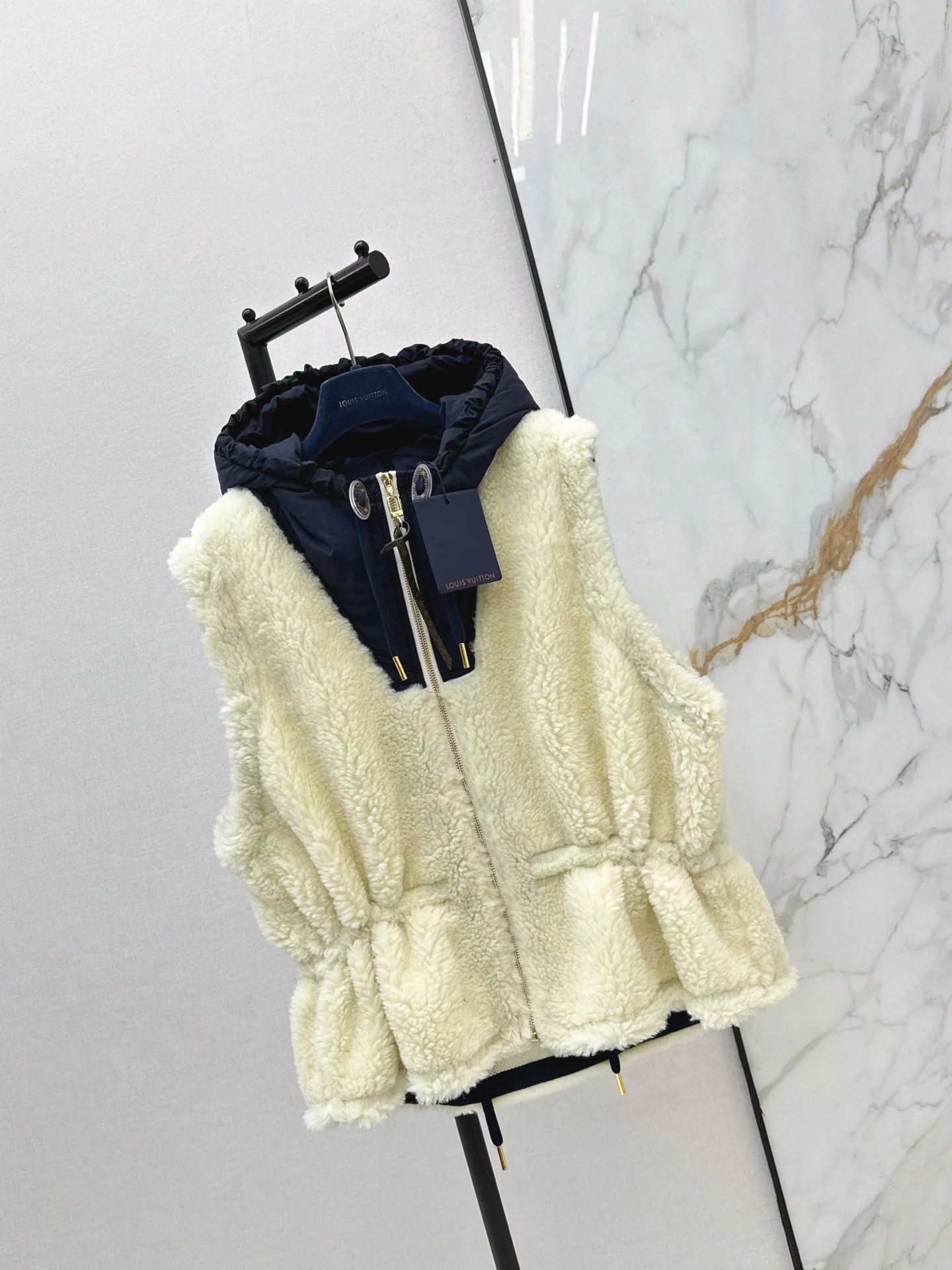 Louis 25fw fleece hooded vest