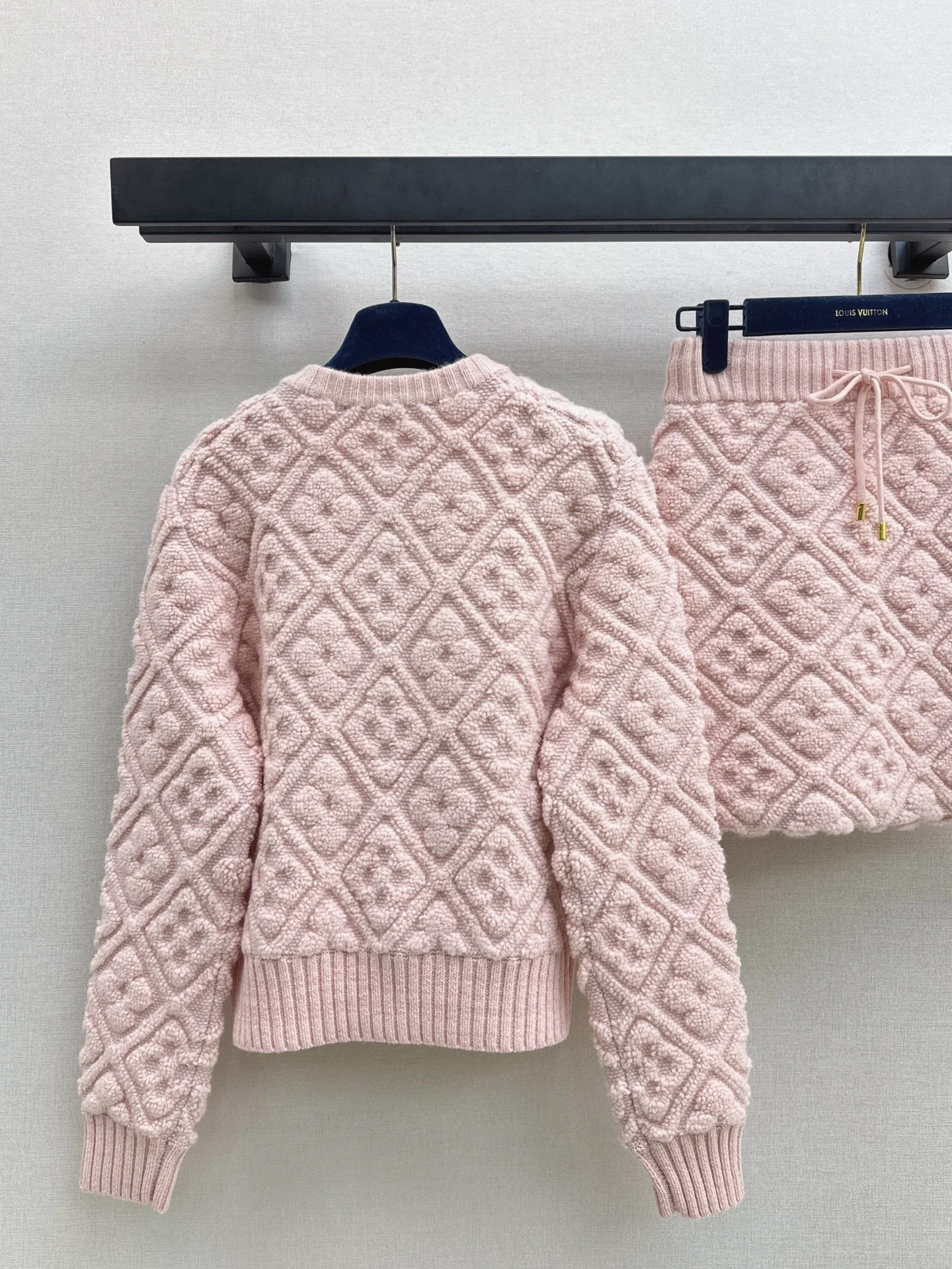 Loui 25fw cardigan skirt set