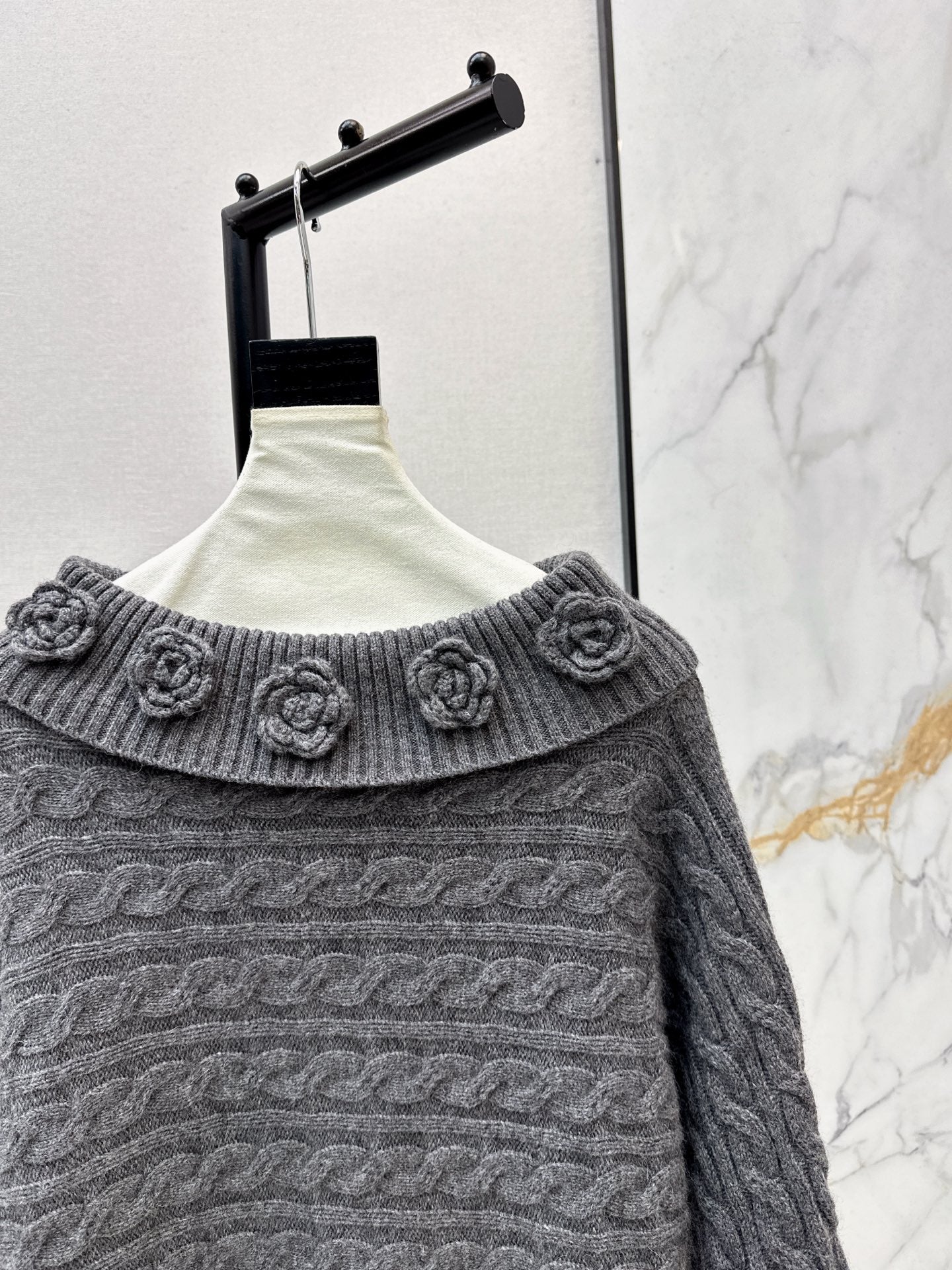 Chan 26ss off shoulder top sweater