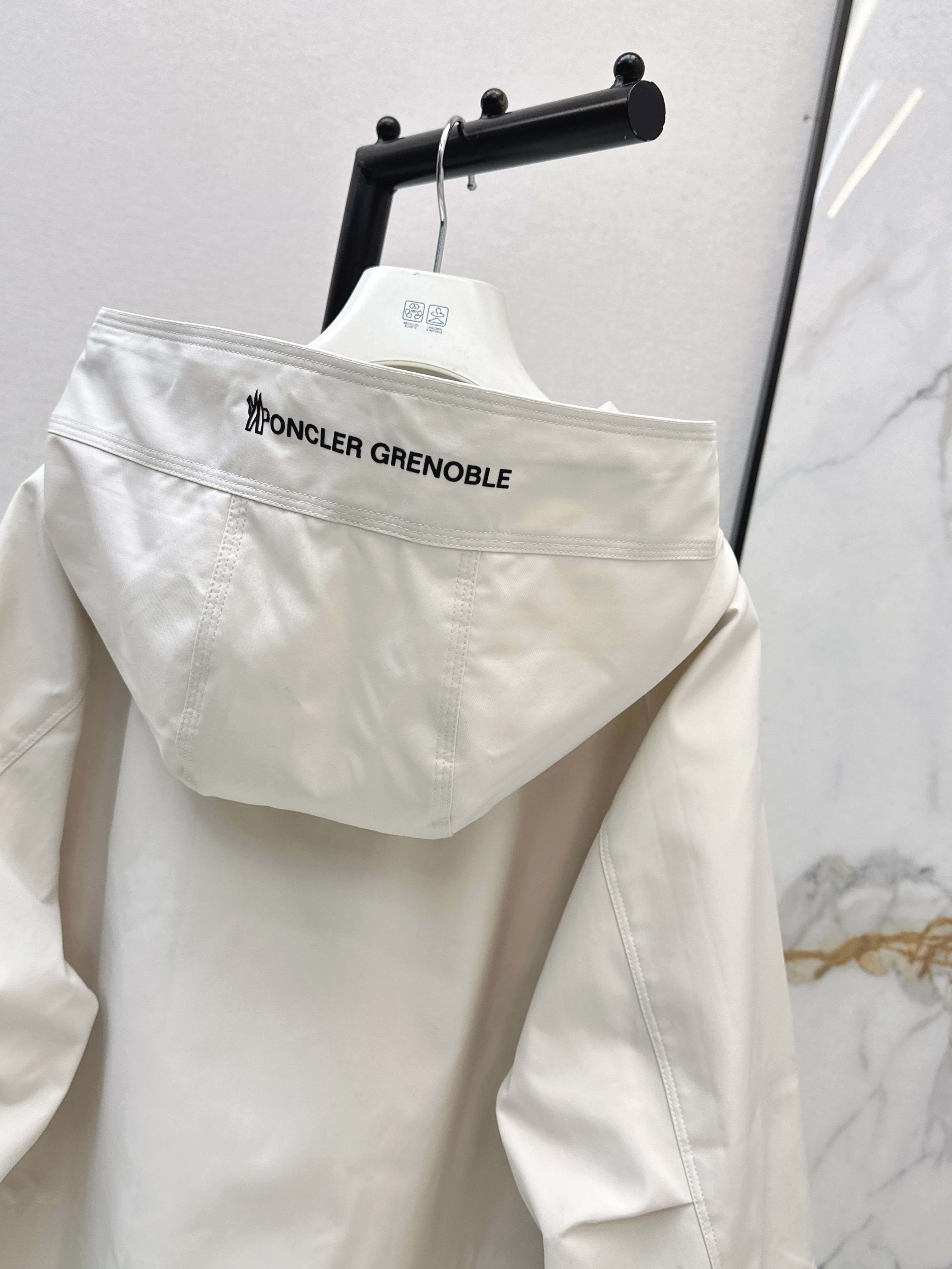 Monc 26ss hooded windbreaker