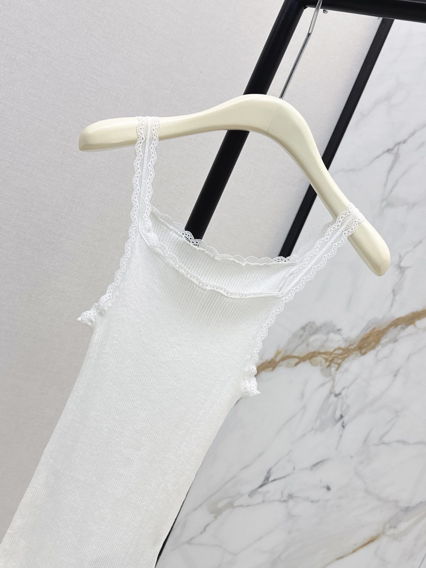 Chol 26ss lace trim vest