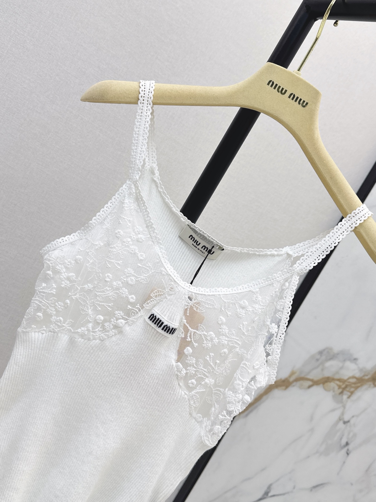 Miu 26ss lace trim camisole