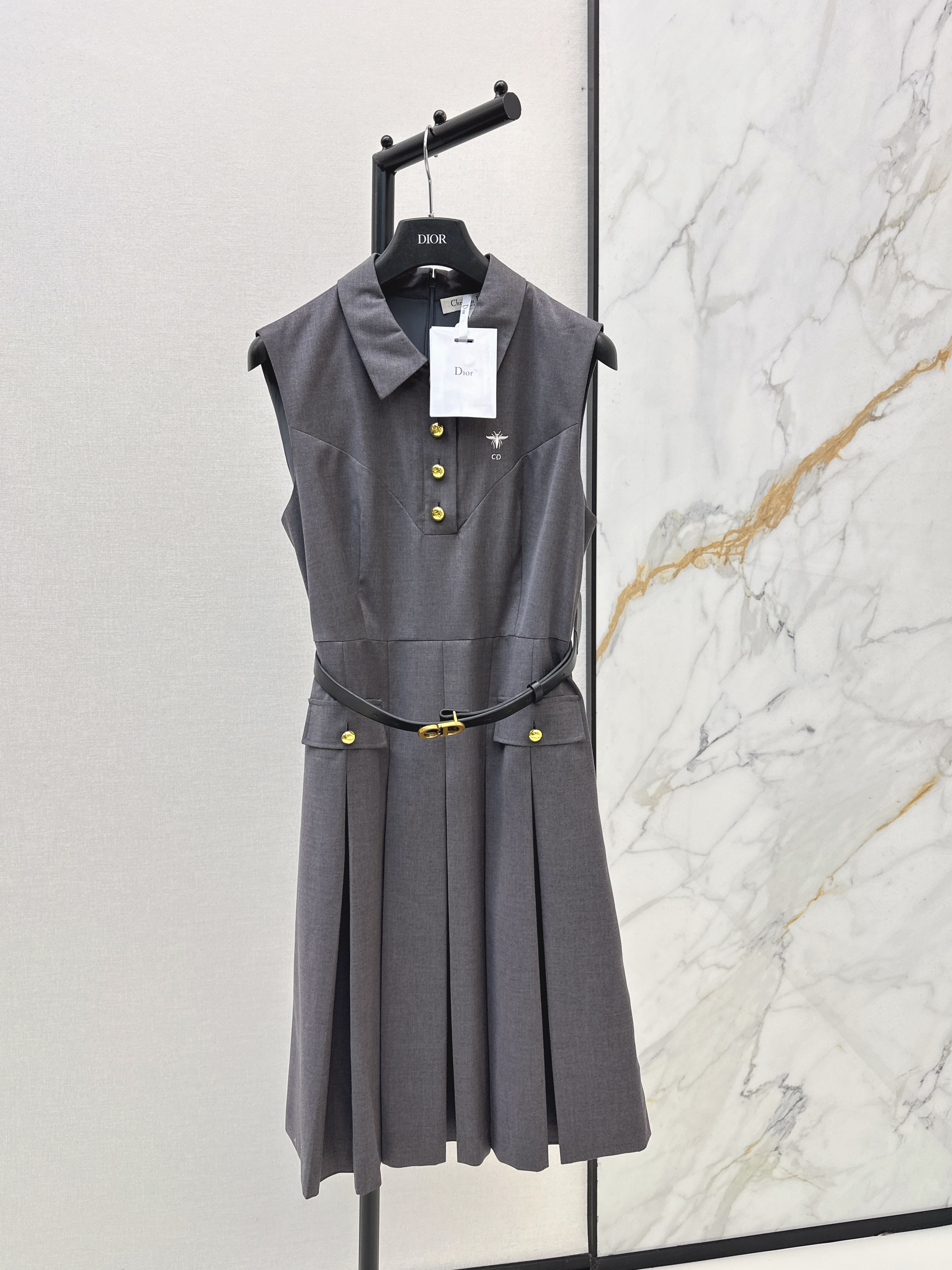 CD 26ss sleeveless belted dress