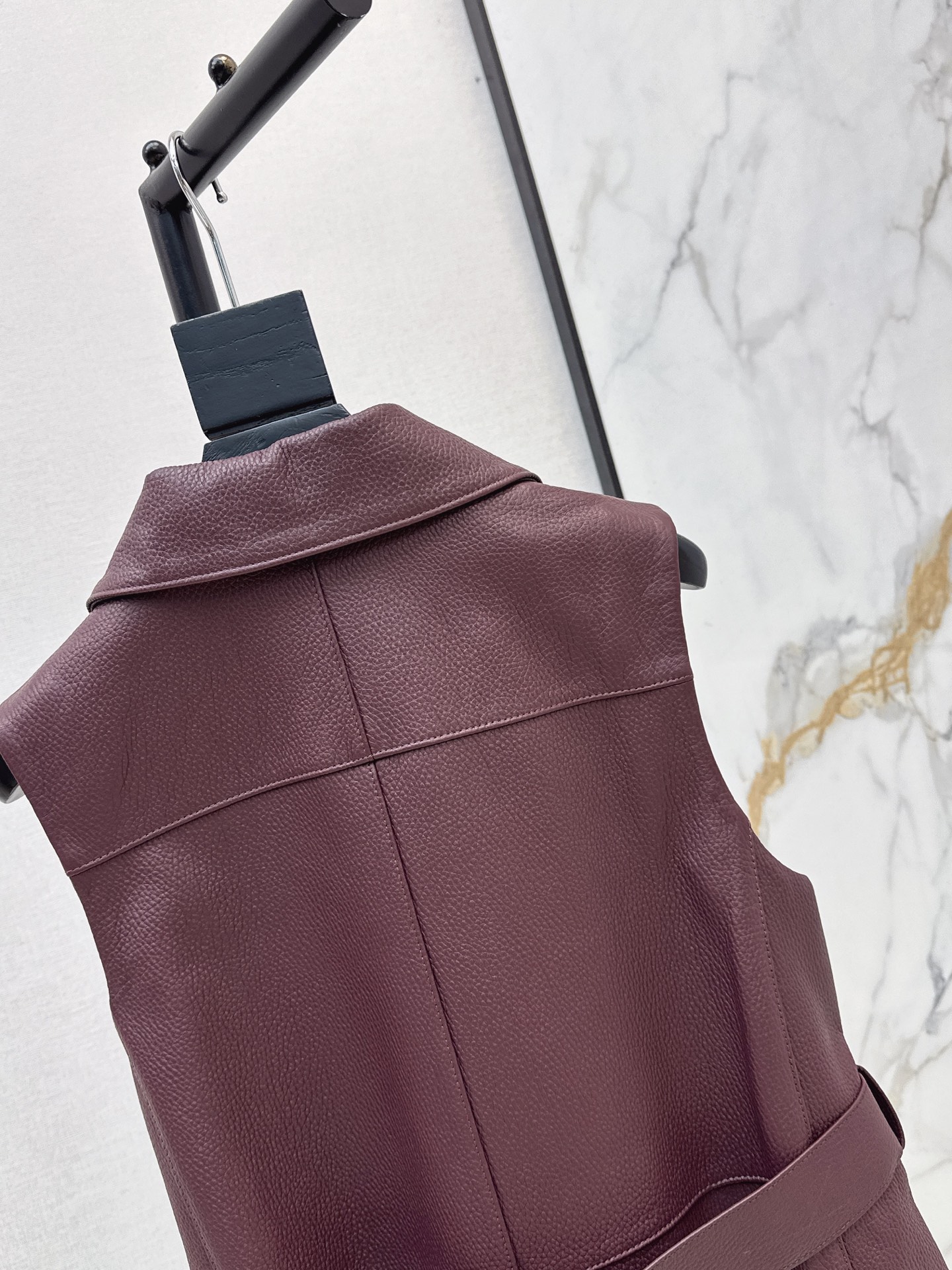 Her 26ss leather vest jacket