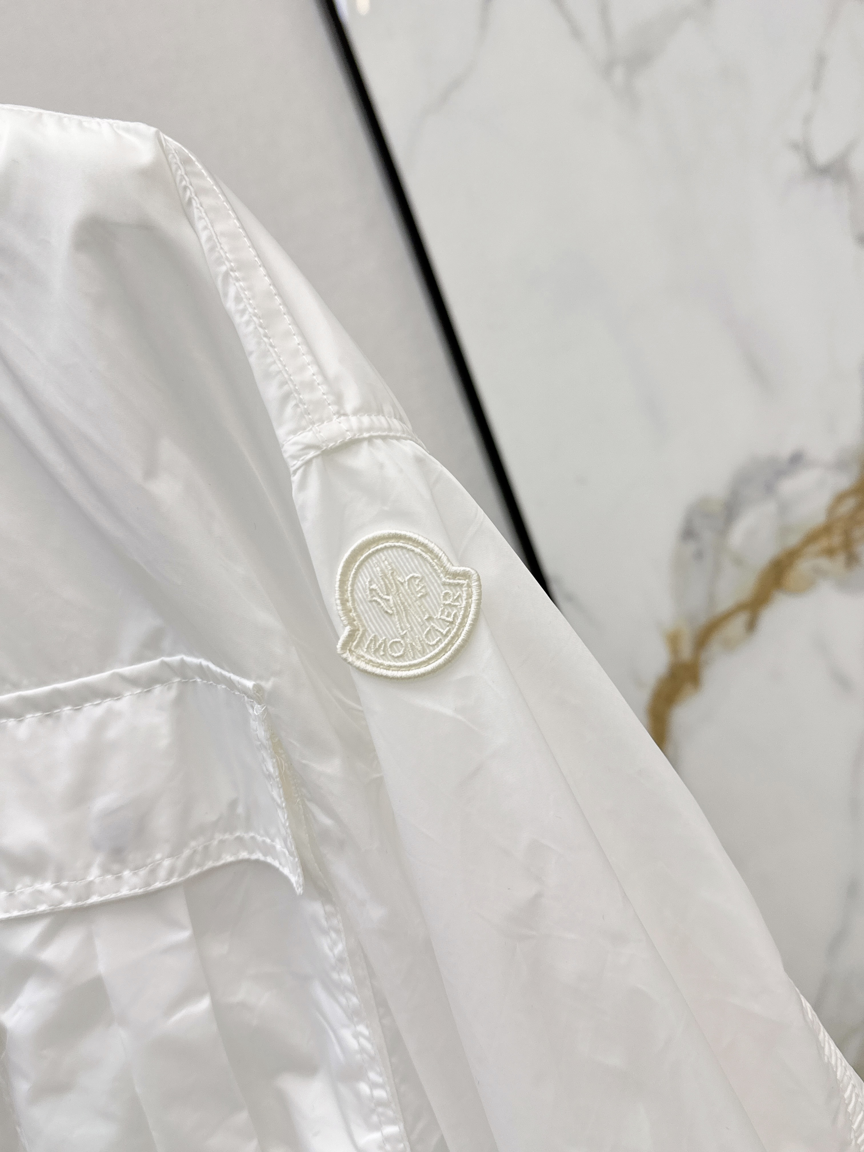 Monc 26ss hodded windbreaker