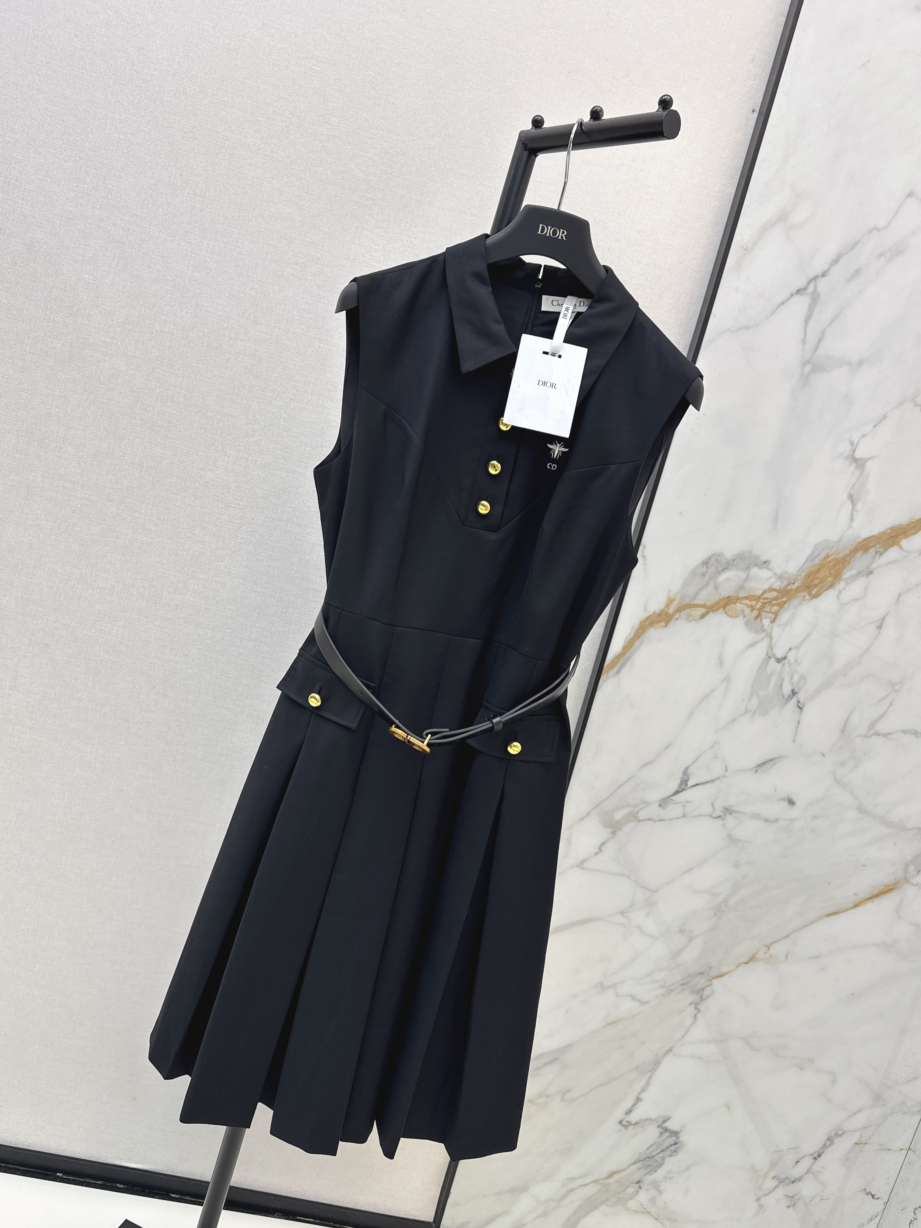 CD 26ss sleeveless belted dress