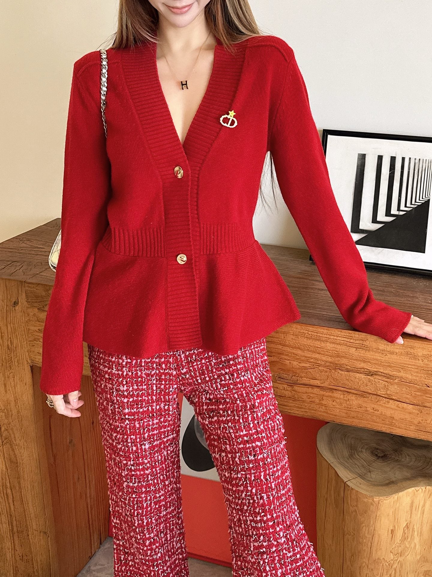 CD 26ss ruffle v-neck sweater