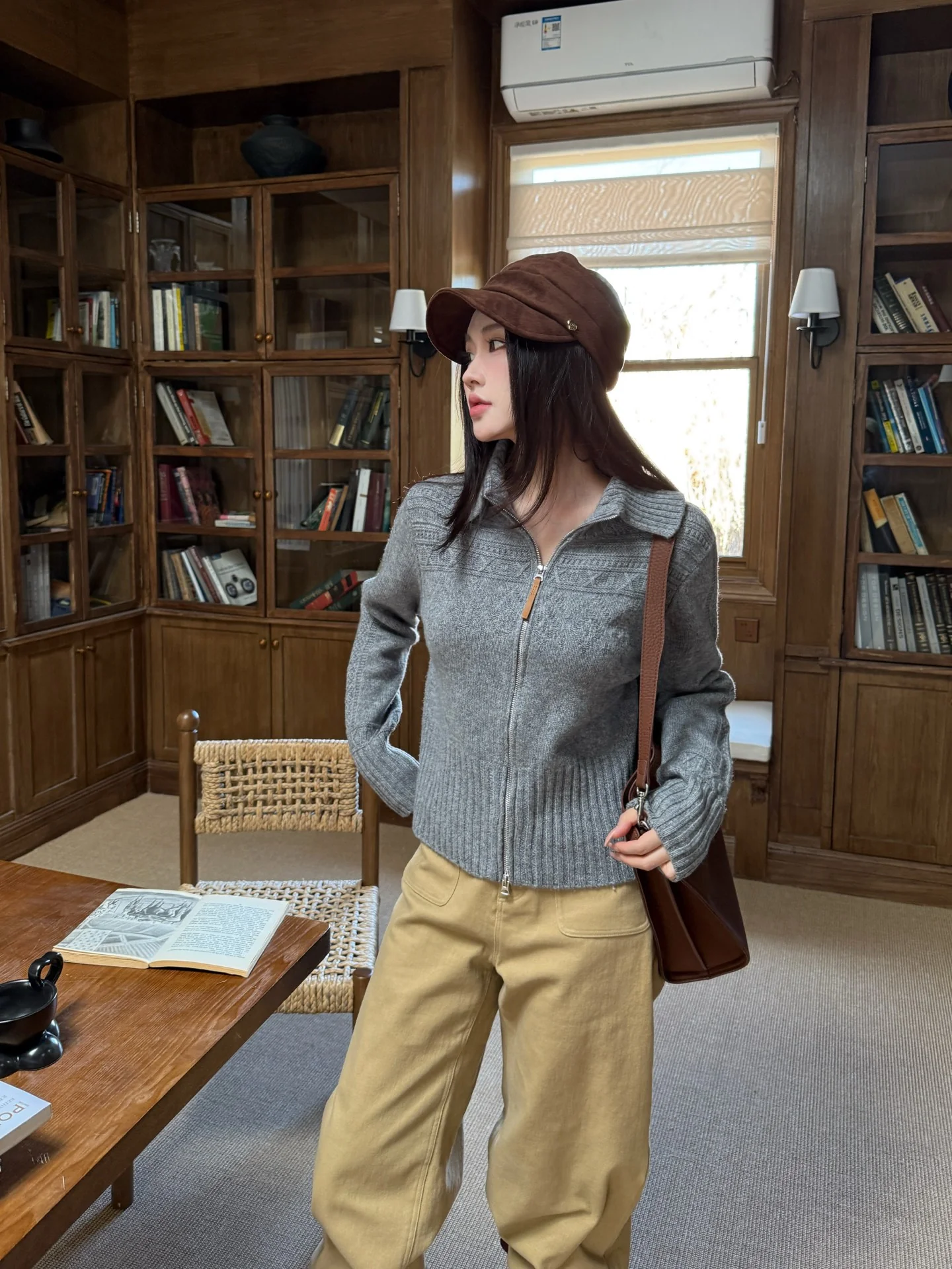 Loe 26ss zipper sweater