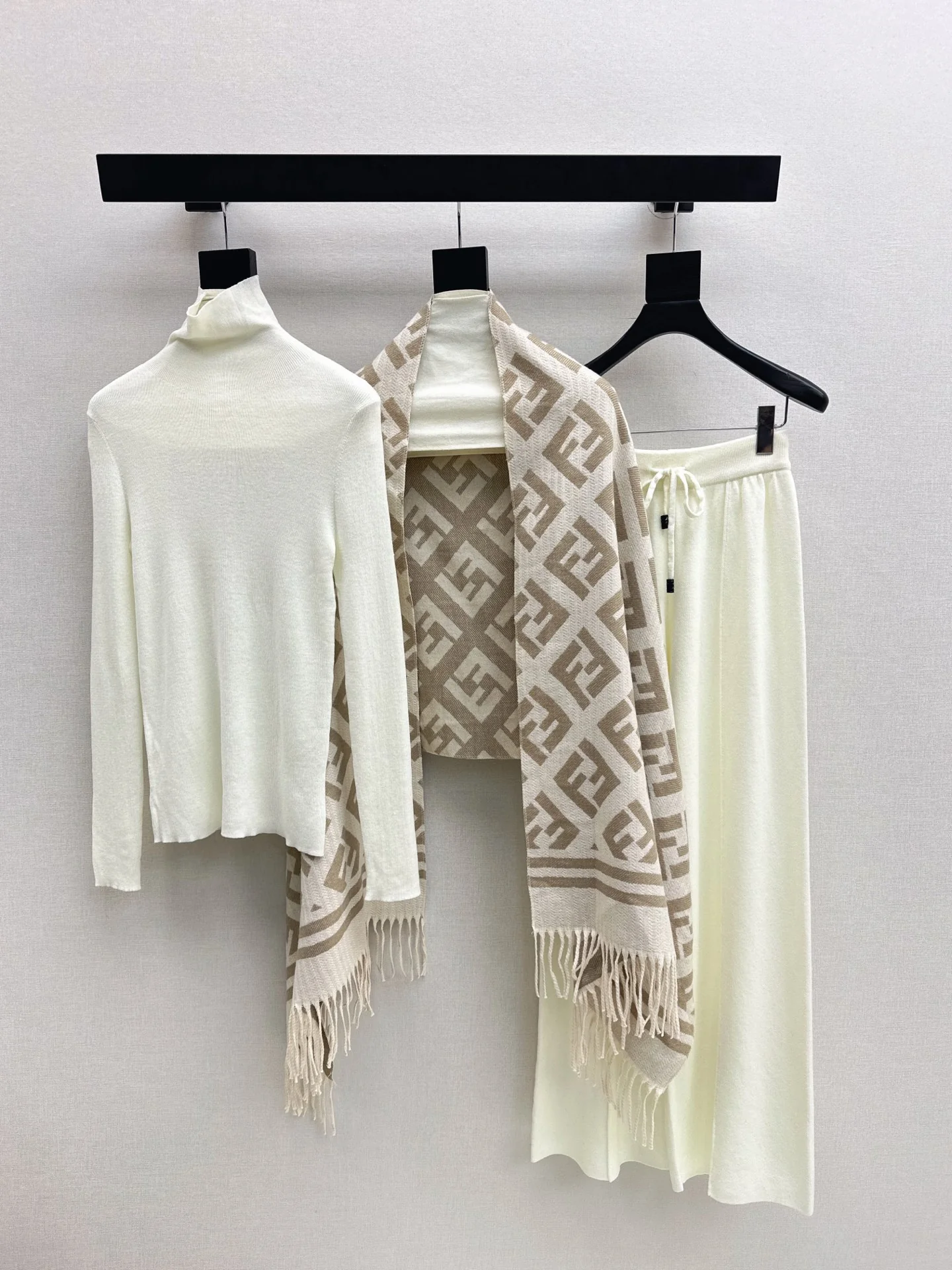 Fend 26ss knit outfit set with shawl