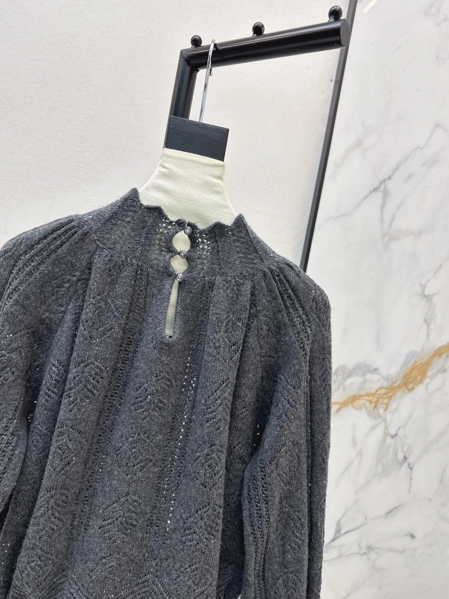 Chan 256ss drawstring sweater