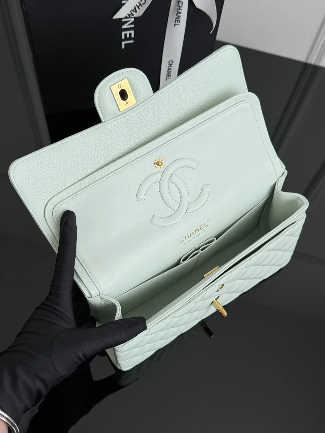 Chan cf25 chain shoulder bag