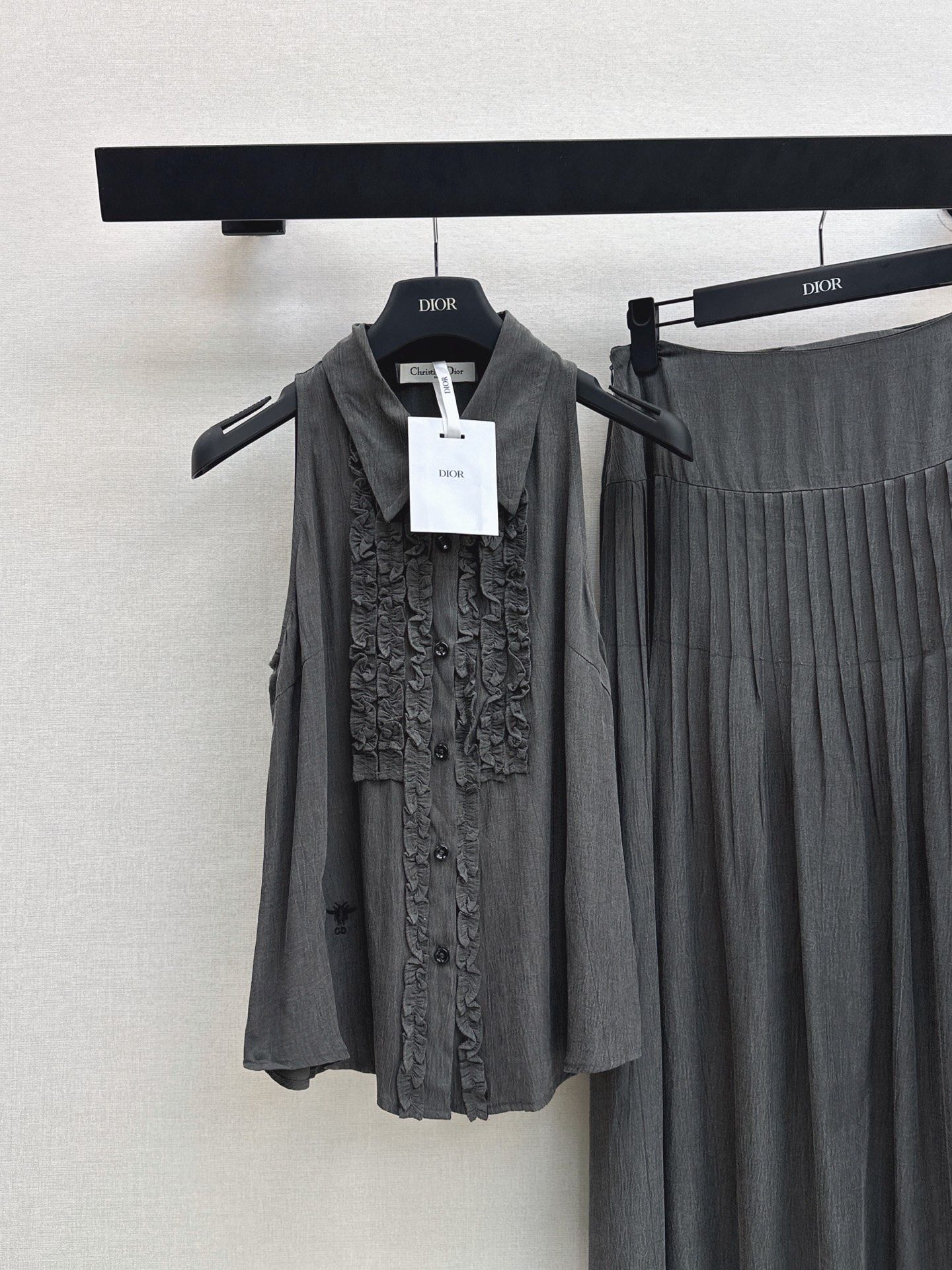 CD 26ss sleeveless shirt skirt set