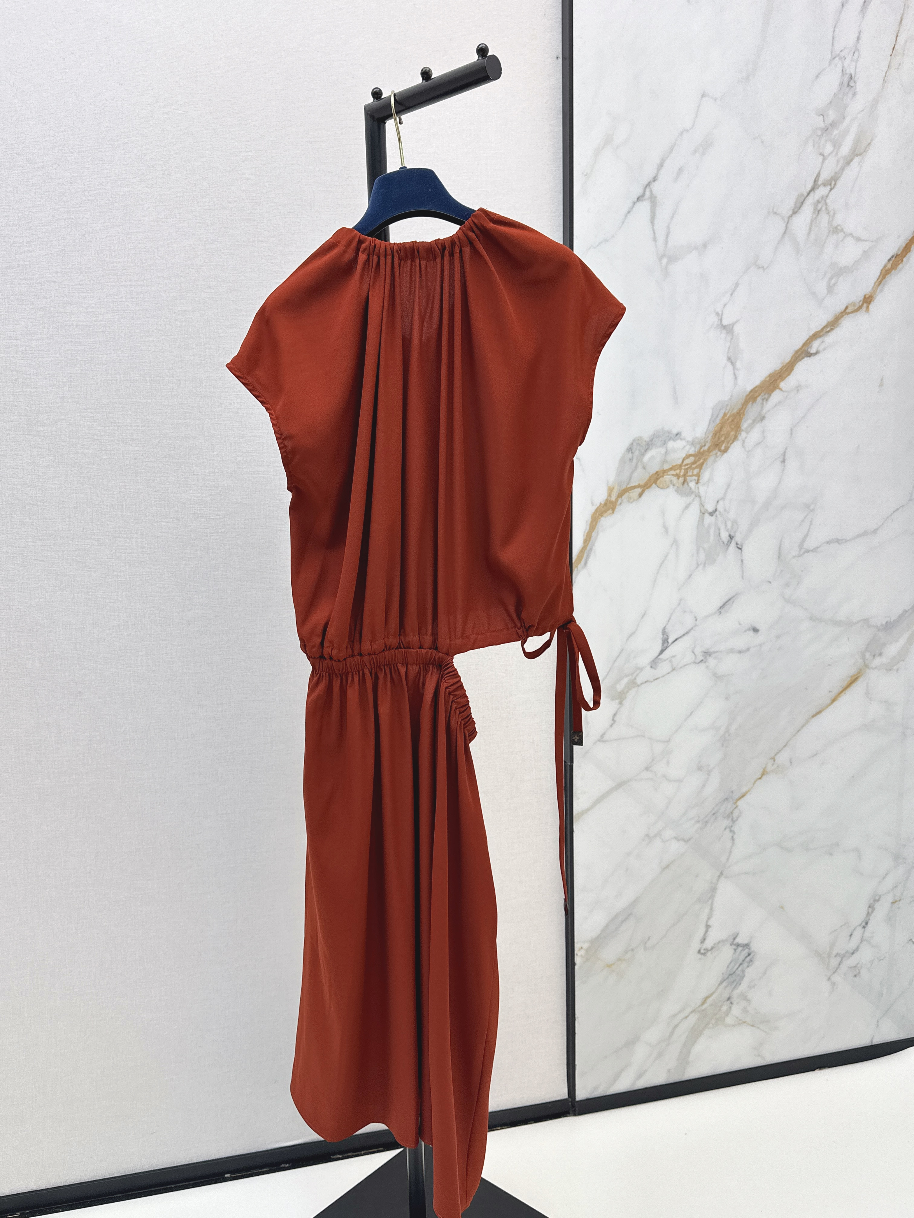 Loui 26ss cutout-waist drastring dress