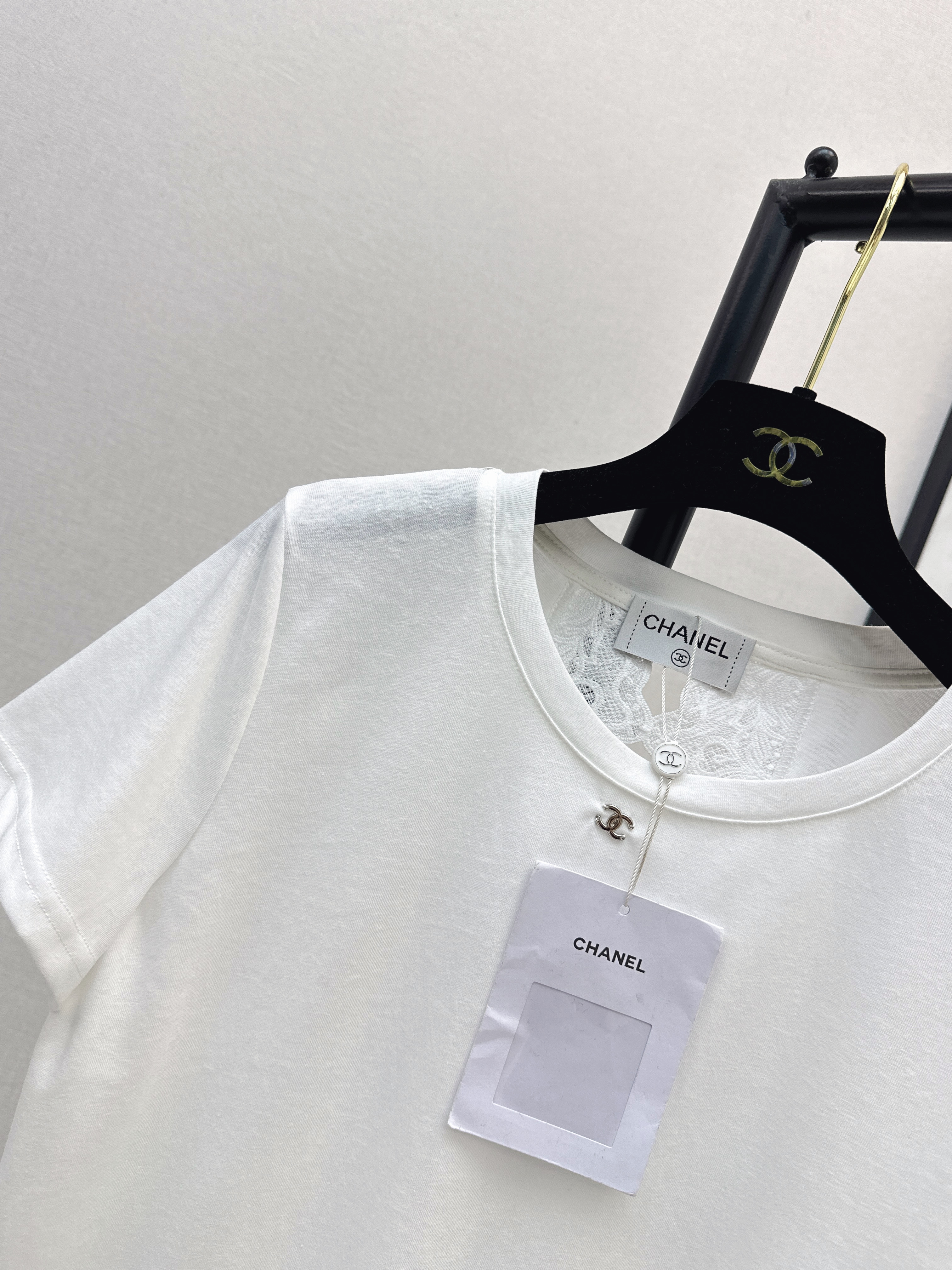 Chan 26ss lace hollow t-shirt