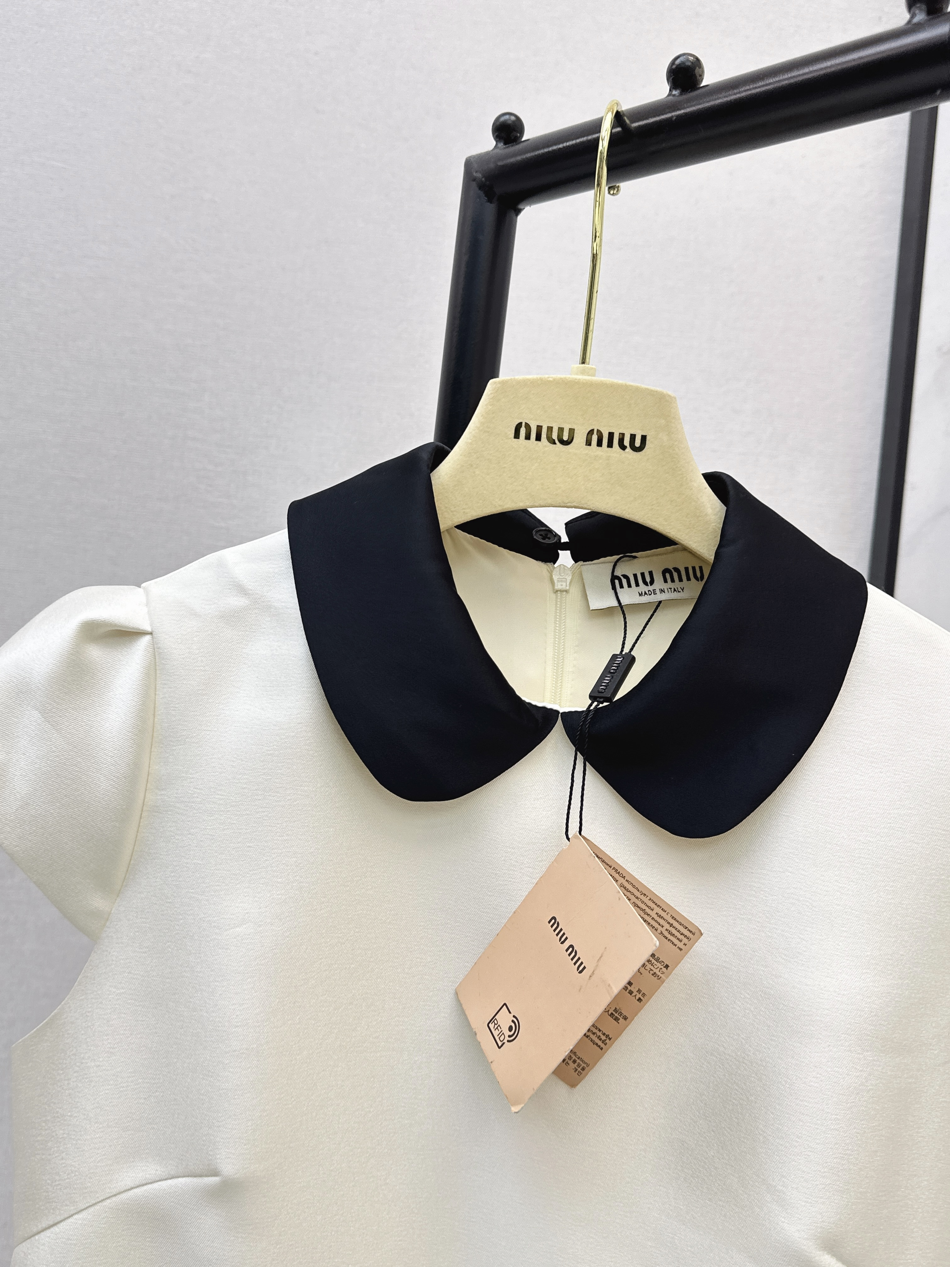 Miu 26ss puff sleeve dress