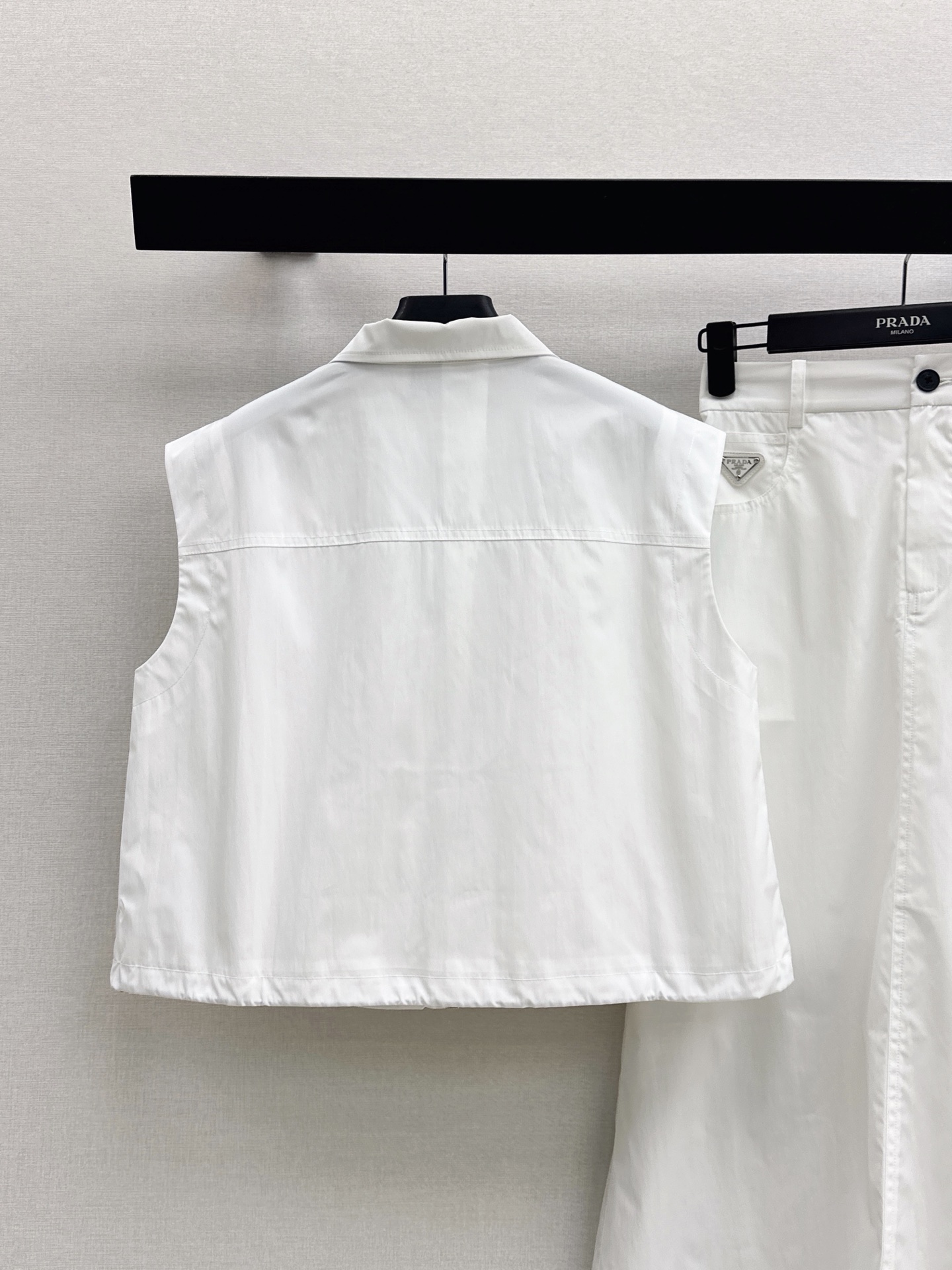 Pra 26ss cropped sleeveless top skirt set