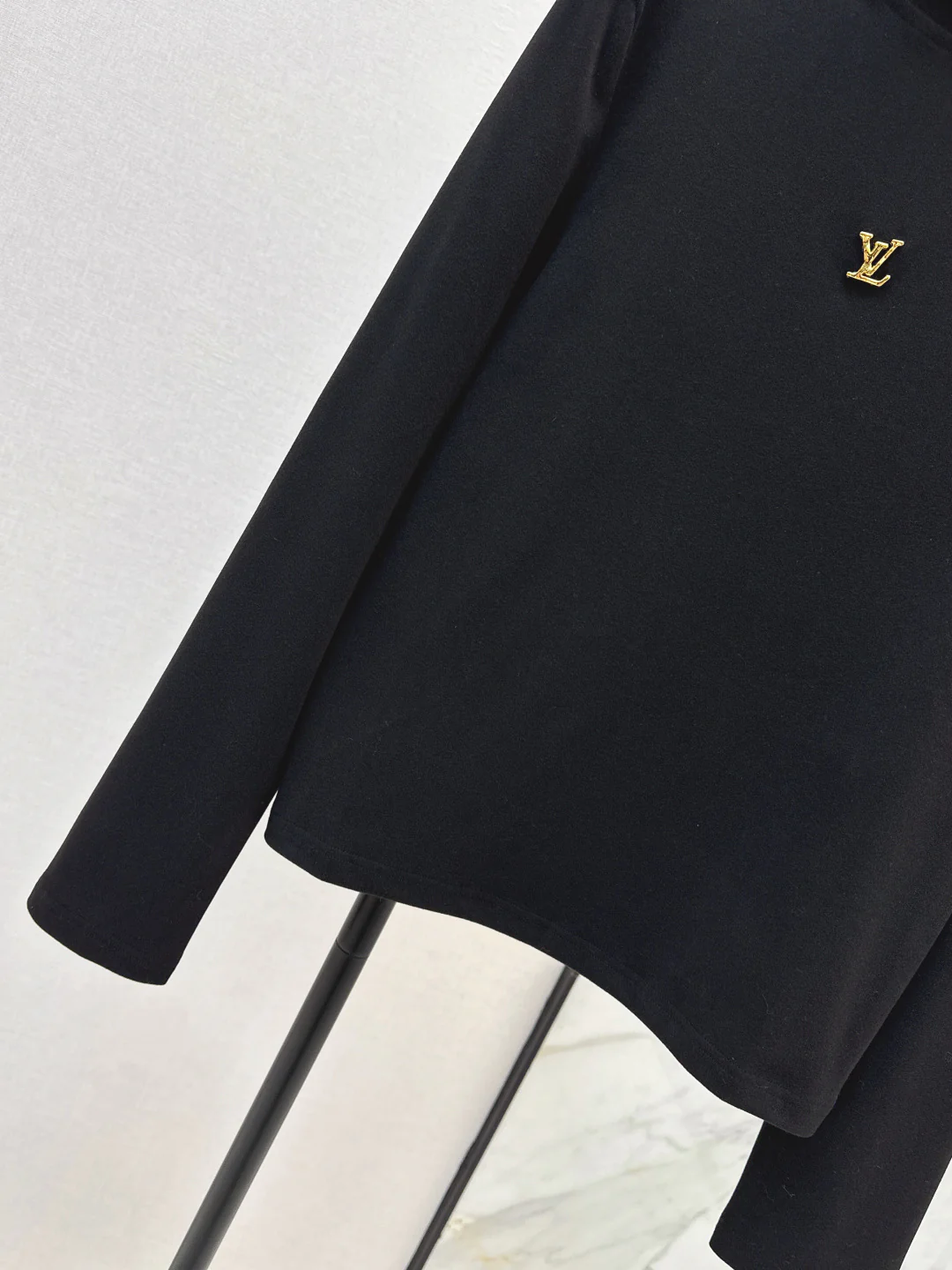 Loui 25fw base layer