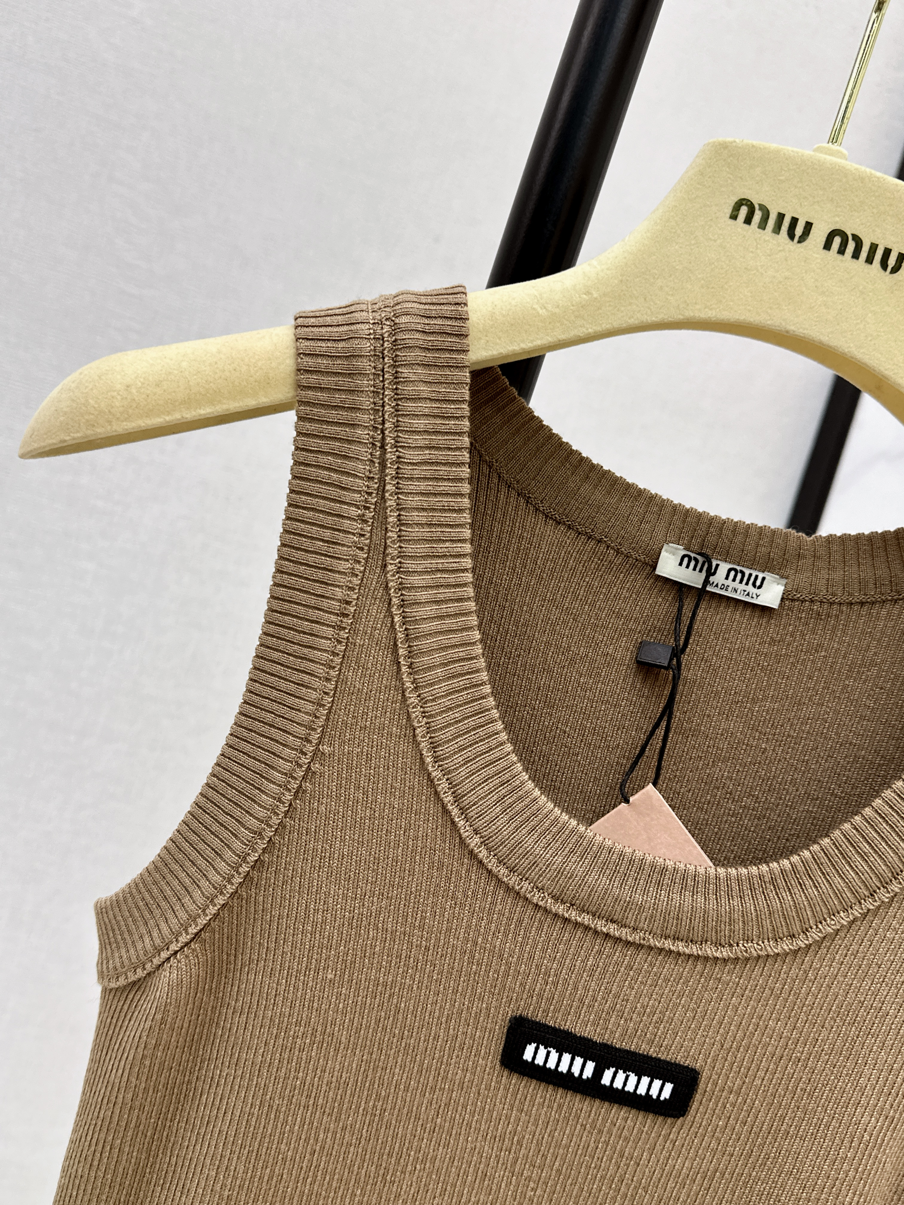 Miu 26ss sleeveless vest