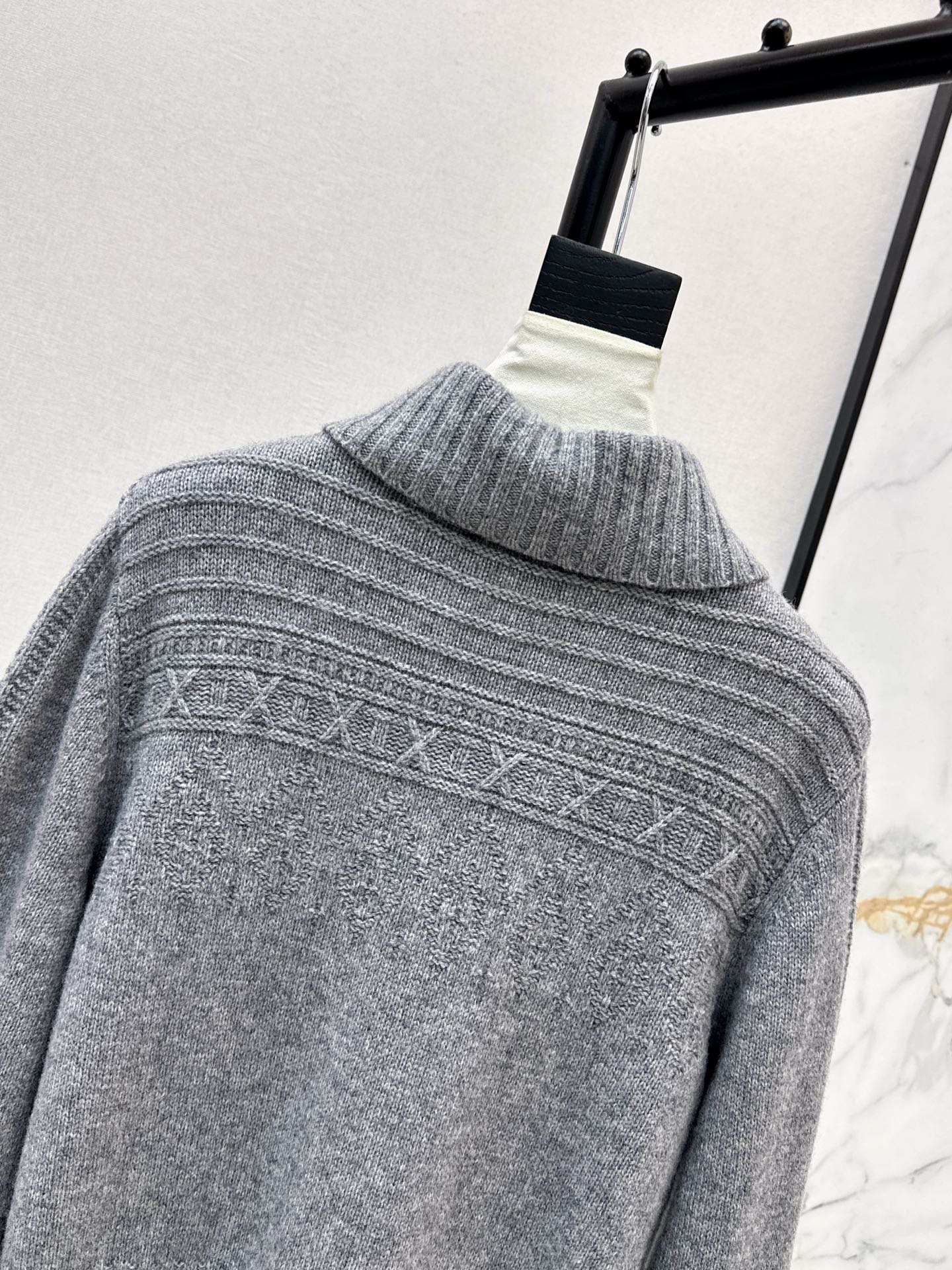 Loe 26ss zipper sweater