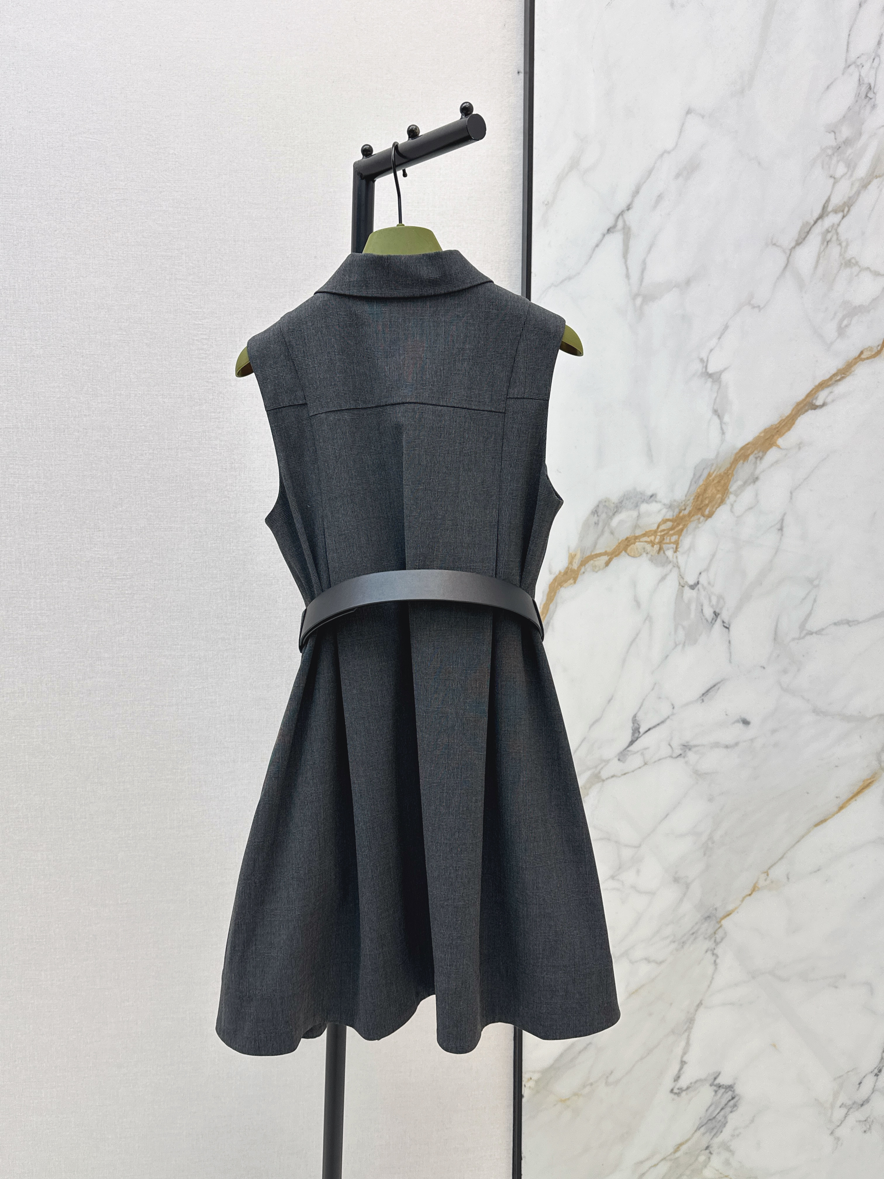 Guc 26ss sleeveless belted dress