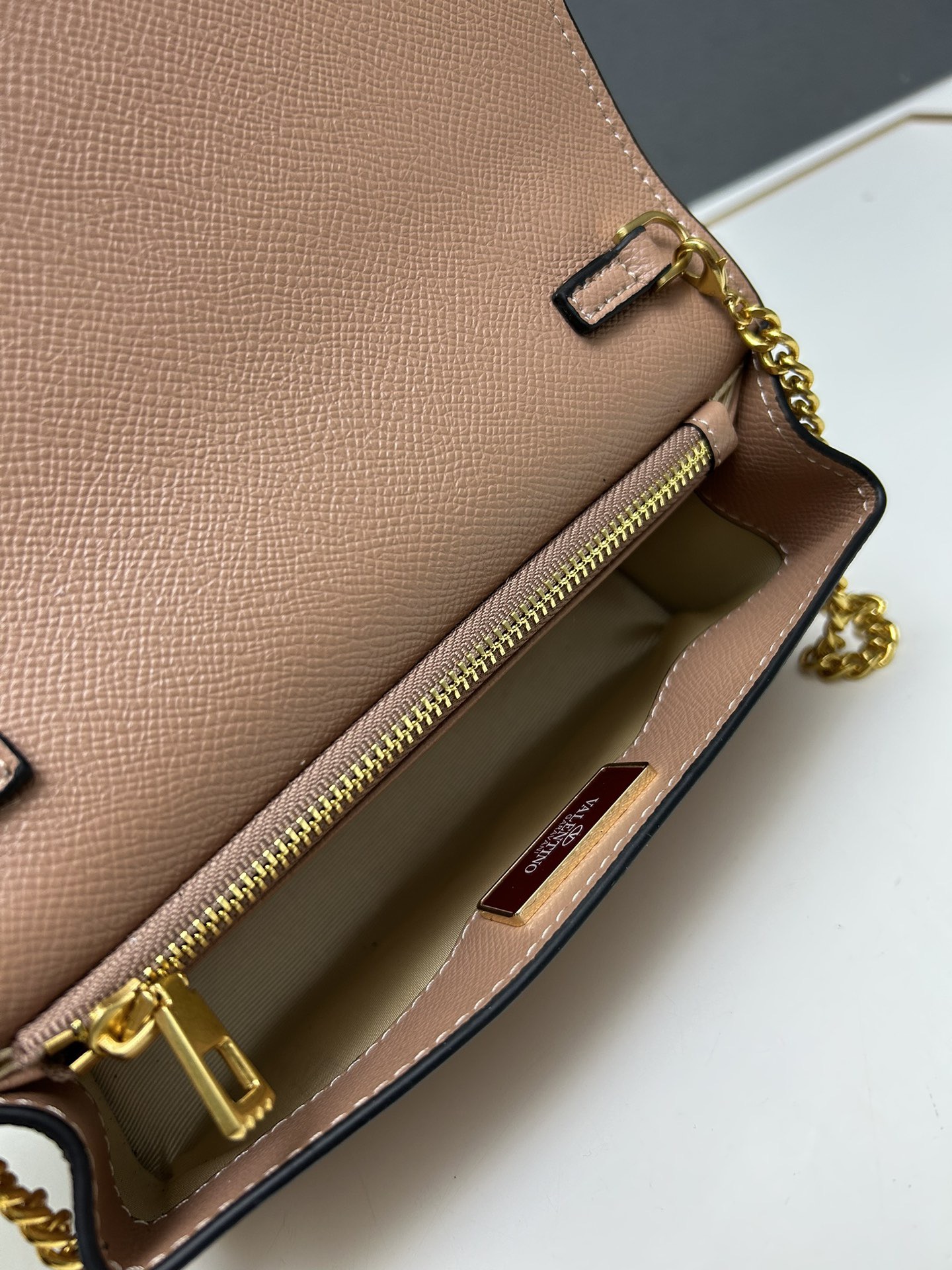 Valenti 26ss garavani vring bag