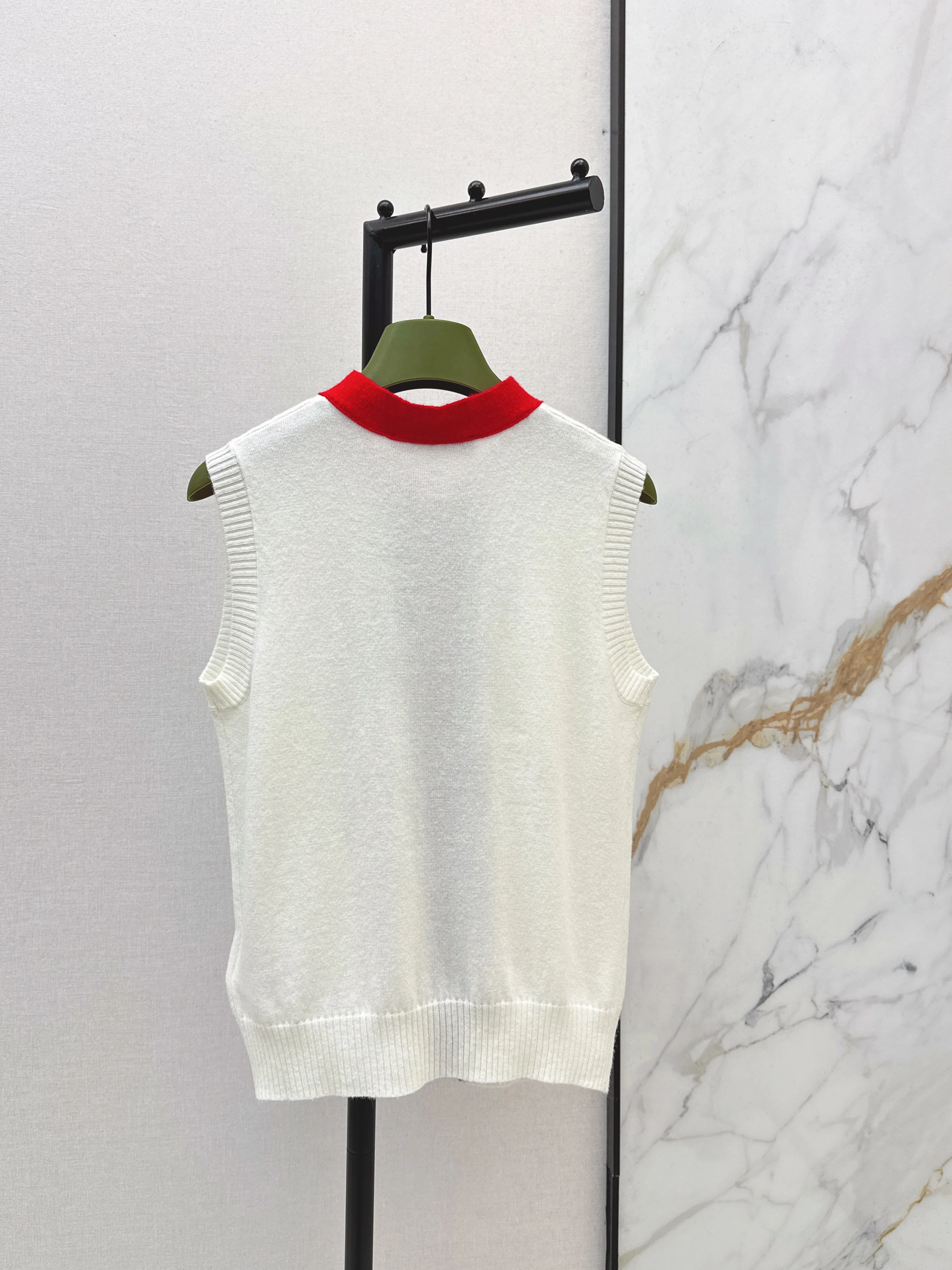 Gucc 26ss sleeveless knit sweater